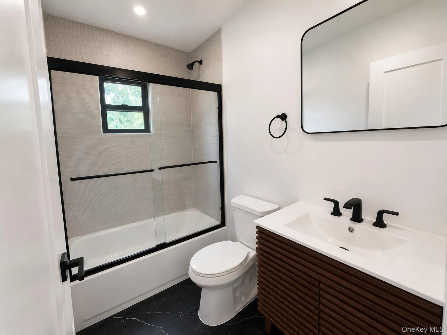24 Cherry Street, Islip, NY, 3 Bedrooms Bedrooms, 5 Rooms Rooms,1 BathroomBathrooms,Residential,For Rent,Cherry,0,1020442 24 Cherry Street, Islip, NY, 3 Bedrooms Bedrooms, 5 Rooms Rooms,1 BathroomBathrooms,Residential,For Rent,Cherry,0,1020442