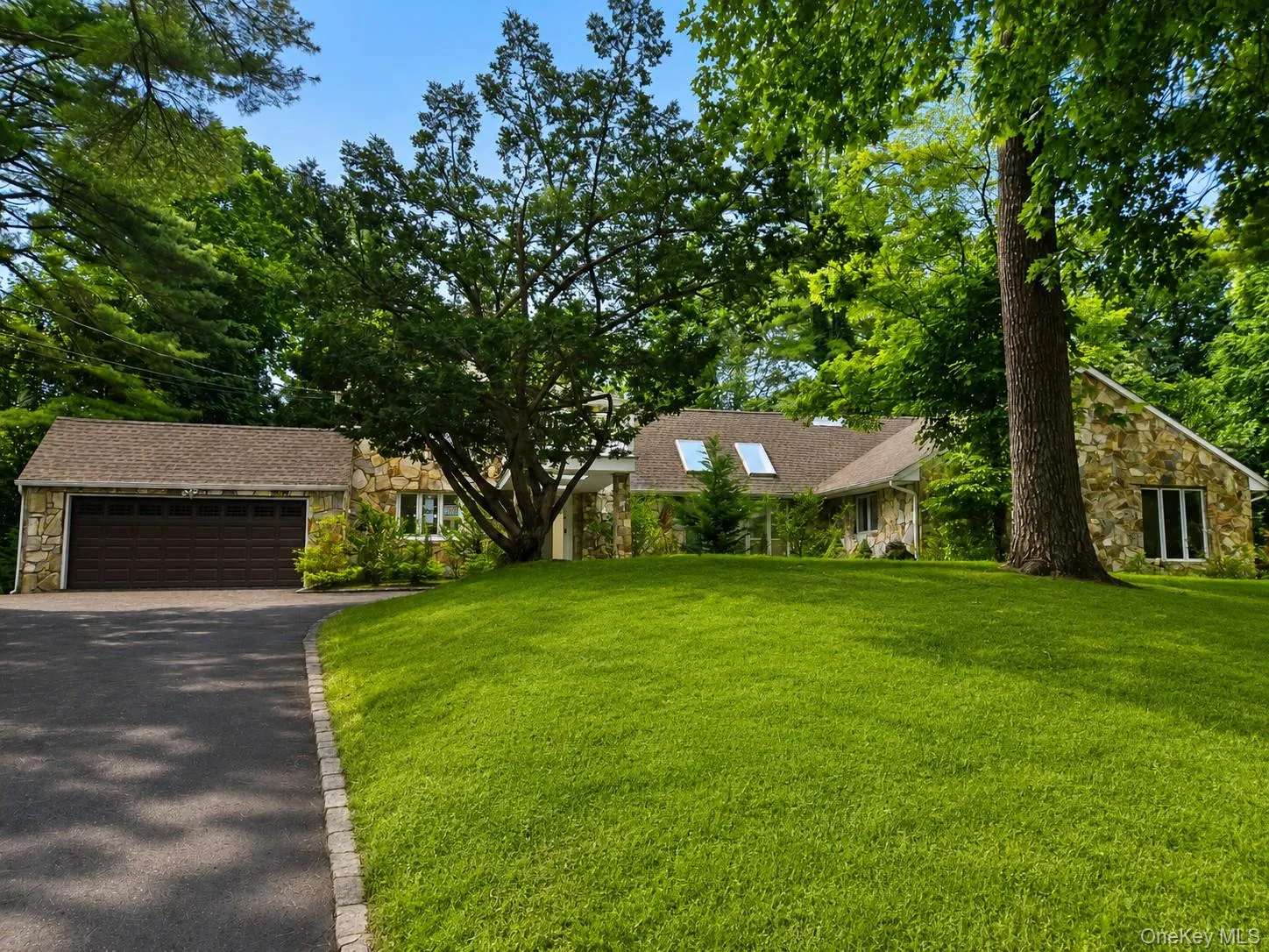 32 Valley Road, North Hempstead, NY, 5 Bedrooms Bedrooms, 10 Rooms Rooms,4 BathroomsBathrooms,Residential,For Rent,Valley,0,1020445 32 Valley Road, North Hempstead, NY, 5 Bedrooms Bedrooms, 10 Rooms Rooms,4 BathroomsBathrooms,Residential,For Rent,Valley,0,1020445
