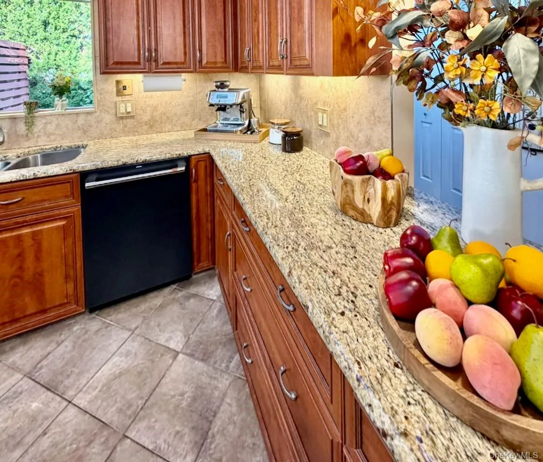 39 Daly Court, Riverhead, NY, 3 Bedrooms Bedrooms, 7 Rooms Rooms,2 BathroomsBathrooms,Residential,For Rent,Daly,0,1020449 39 Daly Court, Riverhead, NY, 3 Bedrooms Bedrooms, 7 Rooms Rooms,2 BathroomsBathrooms,Residential,For Rent,Daly,0,1020449