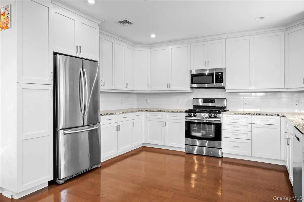 140 Winthrop Avenue, Greenburgh, NY, 4 Bedrooms Bedrooms, 7 Rooms Rooms,2 BathroomsBathrooms,Residential,For Rent,Winthrop,0,1020457 140 Winthrop Avenue, Greenburgh, NY, 4 Bedrooms Bedrooms, 7 Rooms Rooms,2 BathroomsBathrooms,Residential,For Rent,Winthrop,0,1020457