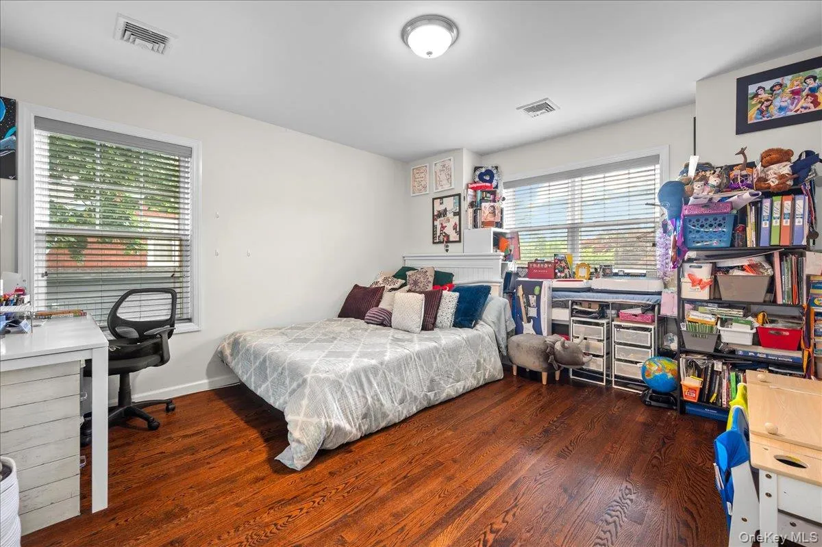 140 Winthrop Avenue, Greenburgh, NY, 4 Bedrooms Bedrooms, 7 Rooms Rooms,2 BathroomsBathrooms,Residential,For Rent,Winthrop,0,1020457 140 Winthrop Avenue, Greenburgh, NY, 4 Bedrooms Bedrooms, 7 Rooms Rooms,2 BathroomsBathrooms,Residential,For Rent,Winthrop,0,1020457