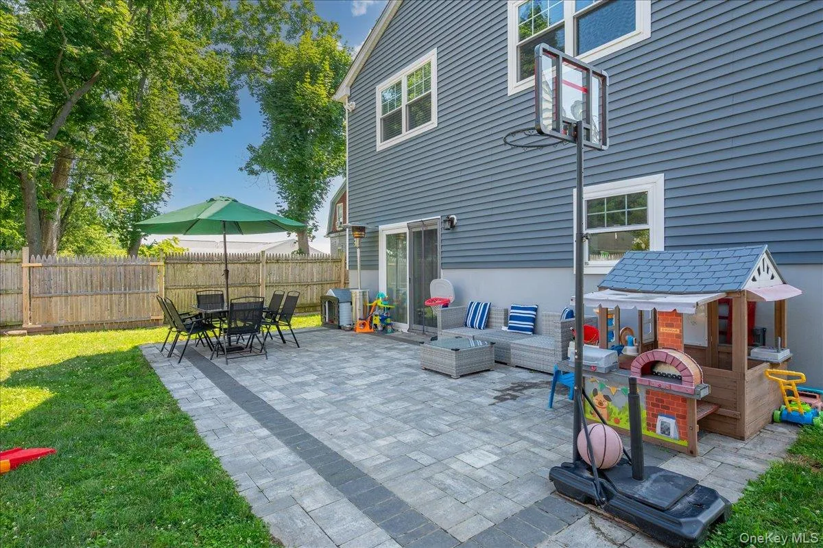 140 Winthrop Avenue, Greenburgh, NY, 4 Bedrooms Bedrooms, 7 Rooms Rooms,2 BathroomsBathrooms,Residential,For Rent,Winthrop,0,1020457 140 Winthrop Avenue, Greenburgh, NY, 4 Bedrooms Bedrooms, 7 Rooms Rooms,2 BathroomsBathrooms,Residential,For Rent,Winthrop,0,1020457