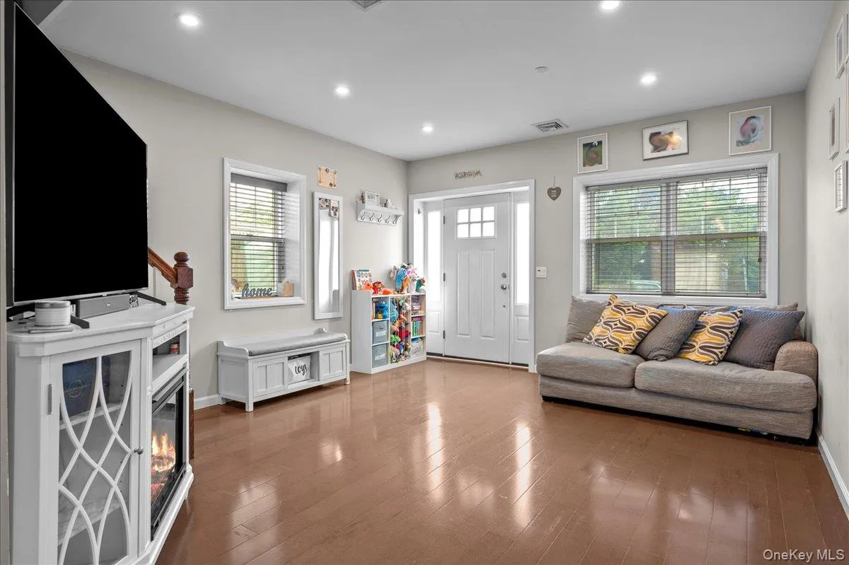 140 Winthrop Avenue, Greenburgh, NY, 4 Bedrooms Bedrooms, 7 Rooms Rooms,2 BathroomsBathrooms,Residential,For Rent,Winthrop,0,1020457 140 Winthrop Avenue, Greenburgh, NY, 4 Bedrooms Bedrooms, 7 Rooms Rooms,2 BathroomsBathrooms,Residential,For Rent,Winthrop,0,1020457