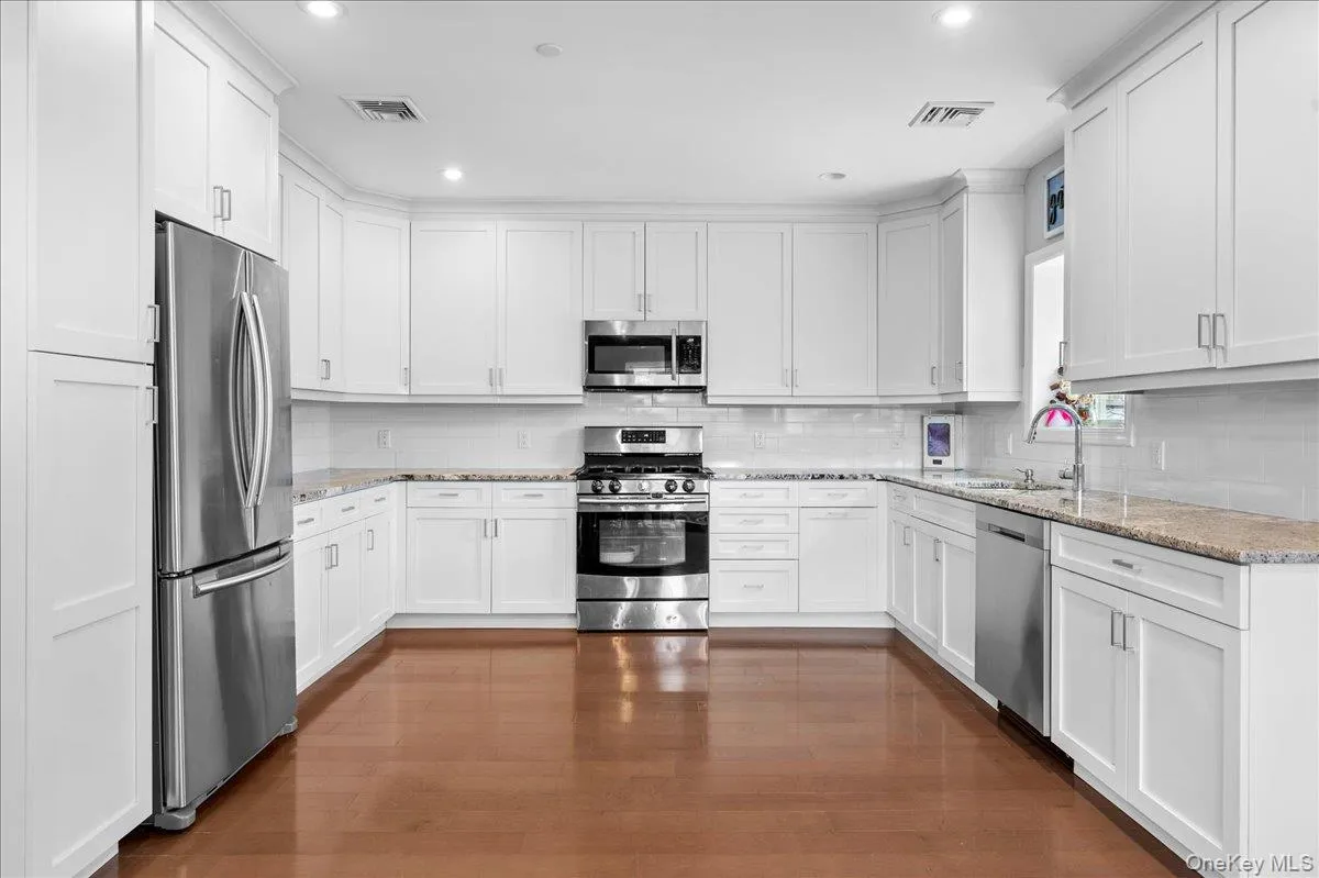 140 Winthrop Avenue, Greenburgh, NY, 4 Bedrooms Bedrooms, 7 Rooms Rooms,2 BathroomsBathrooms,Residential,For Rent,Winthrop,0,1020457 140 Winthrop Avenue, Greenburgh, NY, 4 Bedrooms Bedrooms, 7 Rooms Rooms,2 BathroomsBathrooms,Residential,For Rent,Winthrop,0,1020457