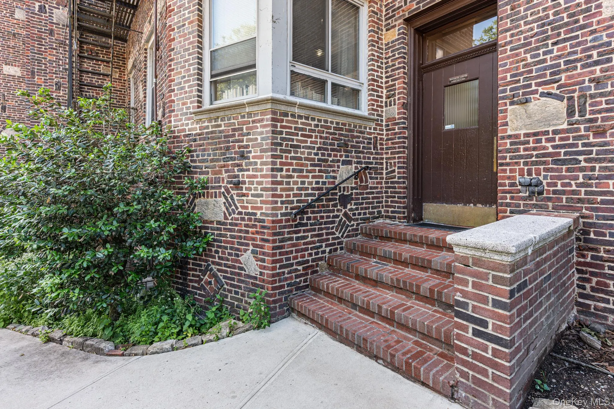 Side Entrance - Direct to the third floor Side Entrance - Direct to the third floor