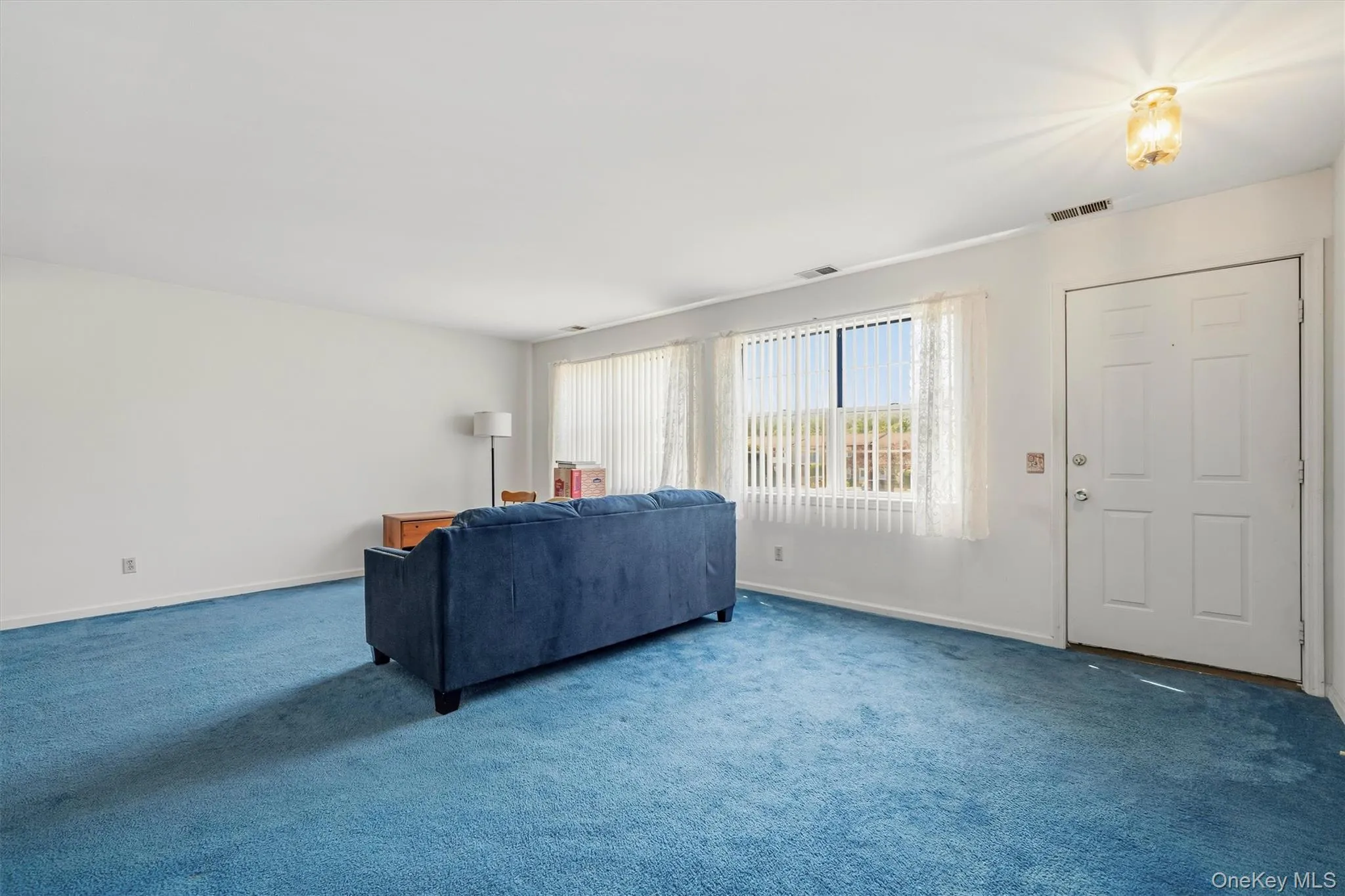 Enter into the large spacious living room Enter into the large spacious living room