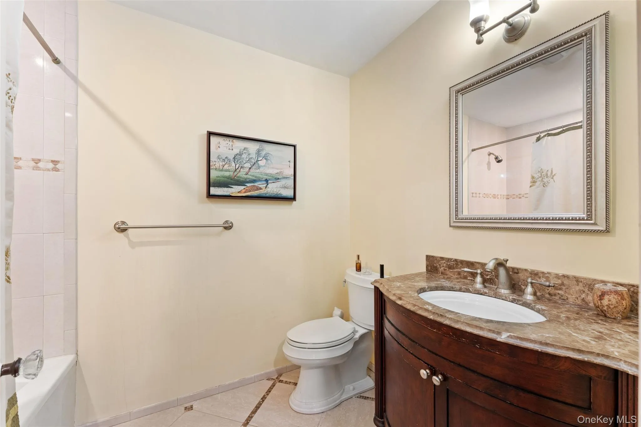 En suite bathroom En suite bathroom