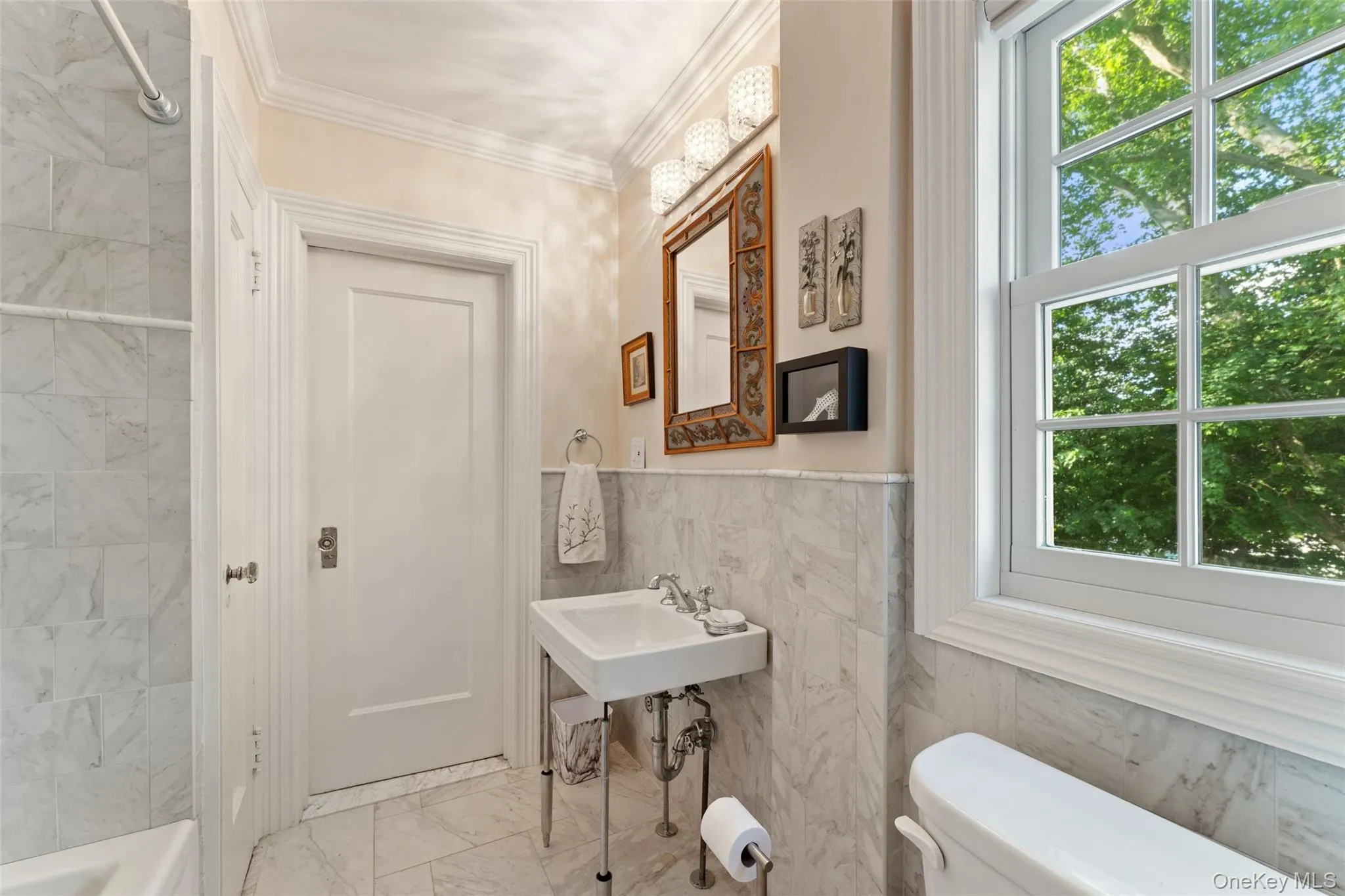 Full bathroom Full bathroom