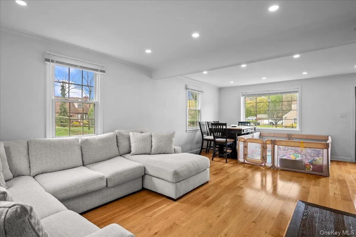 6 Cantitoe Road, Yonkers, NY, 3 Bedrooms Bedrooms, 5 Rooms Rooms,1 BathroomBathrooms,Residential,For Rent,Cantitoe,0,1020498 6 Cantitoe Road, Yonkers, NY, 3 Bedrooms Bedrooms, 5 Rooms Rooms,1 BathroomBathrooms,Residential,For Rent,Cantitoe,0,1020498