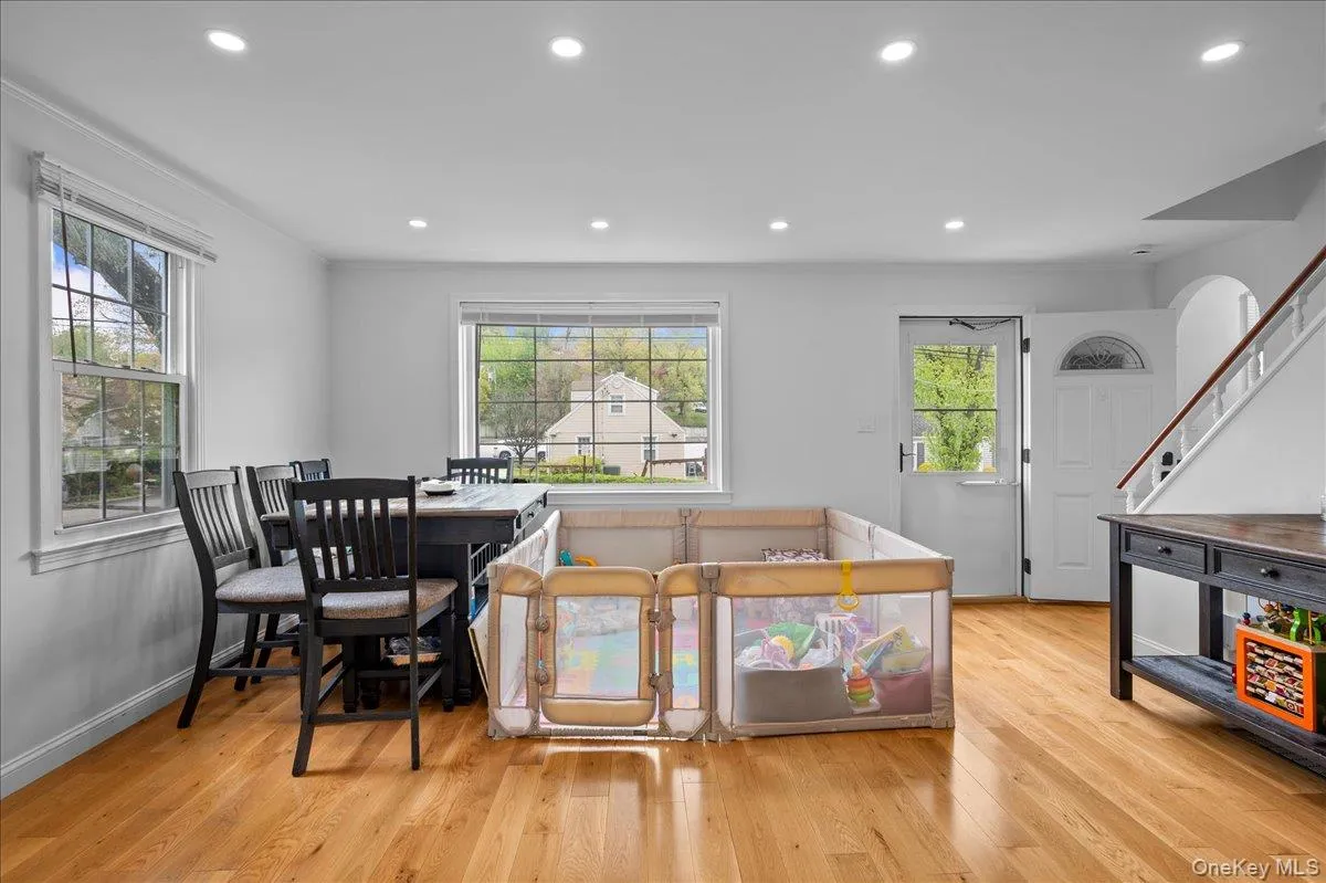 6 Cantitoe Road, Yonkers, NY, 3 Bedrooms Bedrooms, 5 Rooms Rooms,1 BathroomBathrooms,Residential,For Rent,Cantitoe,0,1020498 6 Cantitoe Road, Yonkers, NY, 3 Bedrooms Bedrooms, 5 Rooms Rooms,1 BathroomBathrooms,Residential,For Rent,Cantitoe,0,1020498