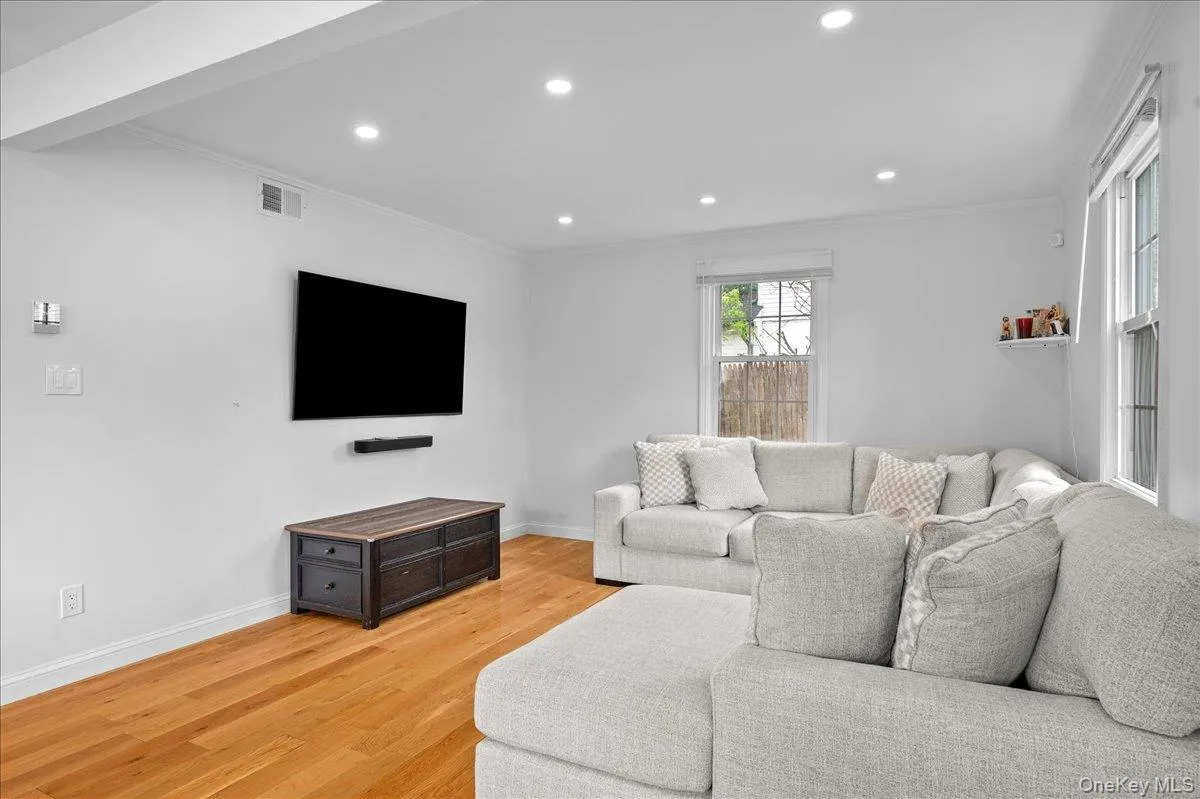 6 Cantitoe Road, Yonkers, NY, 3 Bedrooms Bedrooms, 5 Rooms Rooms,1 BathroomBathrooms,Residential,For Rent,Cantitoe,0,1020498 6 Cantitoe Road, Yonkers, NY, 3 Bedrooms Bedrooms, 5 Rooms Rooms,1 BathroomBathrooms,Residential,For Rent,Cantitoe,0,1020498