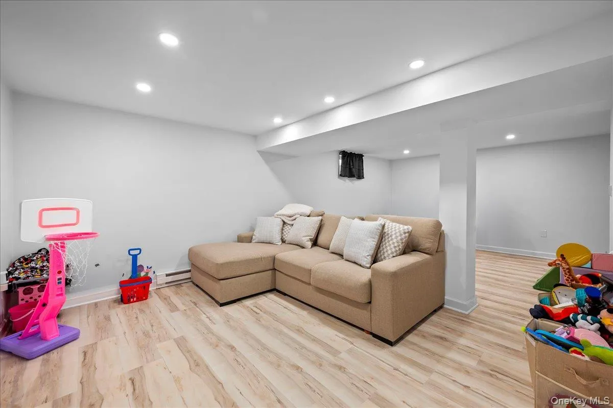 6 Cantitoe Road, Yonkers, NY, 3 Bedrooms Bedrooms, 5 Rooms Rooms,1 BathroomBathrooms,Residential,For Rent,Cantitoe,0,1020498 6 Cantitoe Road, Yonkers, NY, 3 Bedrooms Bedrooms, 5 Rooms Rooms,1 BathroomBathrooms,Residential,For Rent,Cantitoe,0,1020498