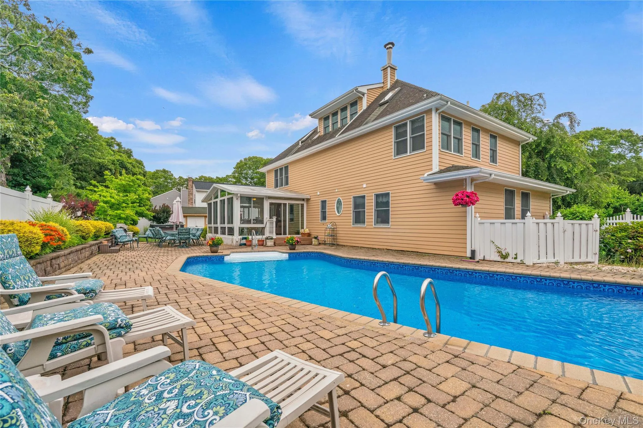 Enjoy fabulous outdoor entertaining spaces. Enjoy fabulous outdoor entertaining spaces.