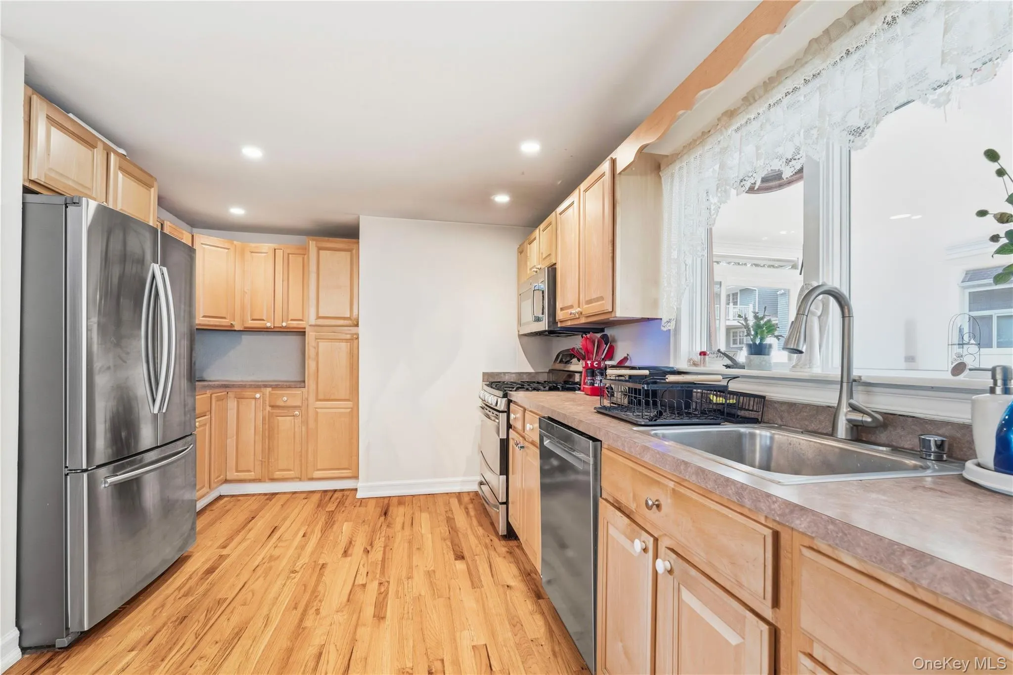 Chefs kitchen with plenty of oak cabinetry Chefs kitchen with plenty of oak cabinetry