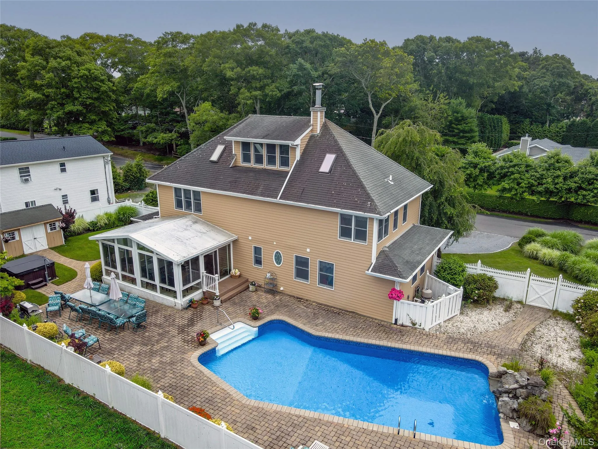 56 Ocean Avenue, Southampton, NY, 4 Bedrooms Bedrooms, 11 Rooms Rooms,3 BathroomsBathrooms,Residential,For Rent,Ocean,0,1020502 56 Ocean Avenue, Southampton, NY, 4 Bedrooms Bedrooms, 11 Rooms Rooms,3 BathroomsBathrooms,Residential,For Rent,Ocean,0,1020502