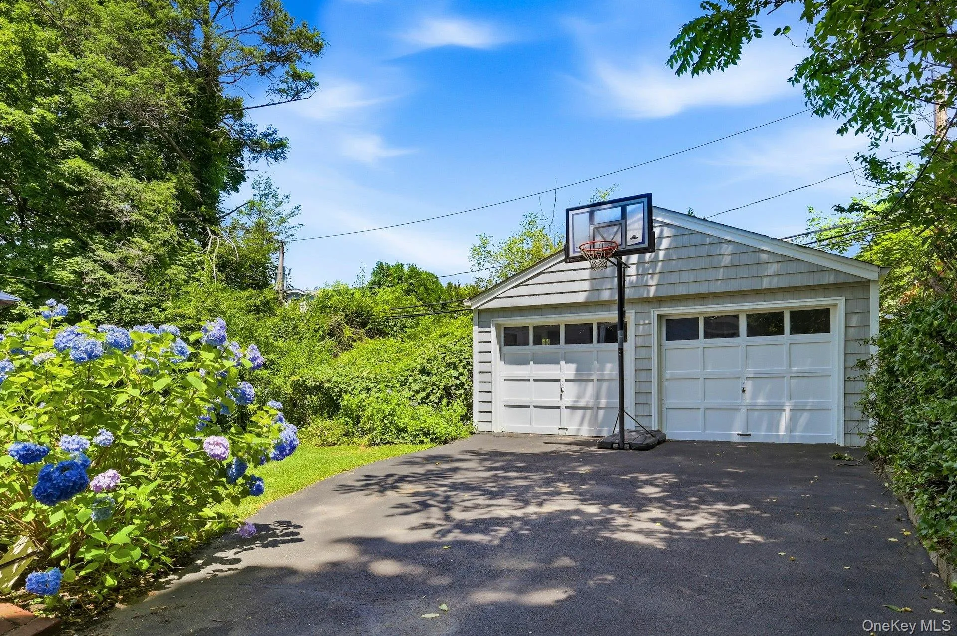 17 Monfort Road, North Hempstead, NY, 3 Bedrooms Bedrooms, 11 Rooms Rooms,2 BathroomsBathrooms,Residential,For Rent,Monfort,0,1020503 17 Monfort Road, North Hempstead, NY, 3 Bedrooms Bedrooms, 11 Rooms Rooms,2 BathroomsBathrooms,Residential,For Rent,Monfort,0,1020503