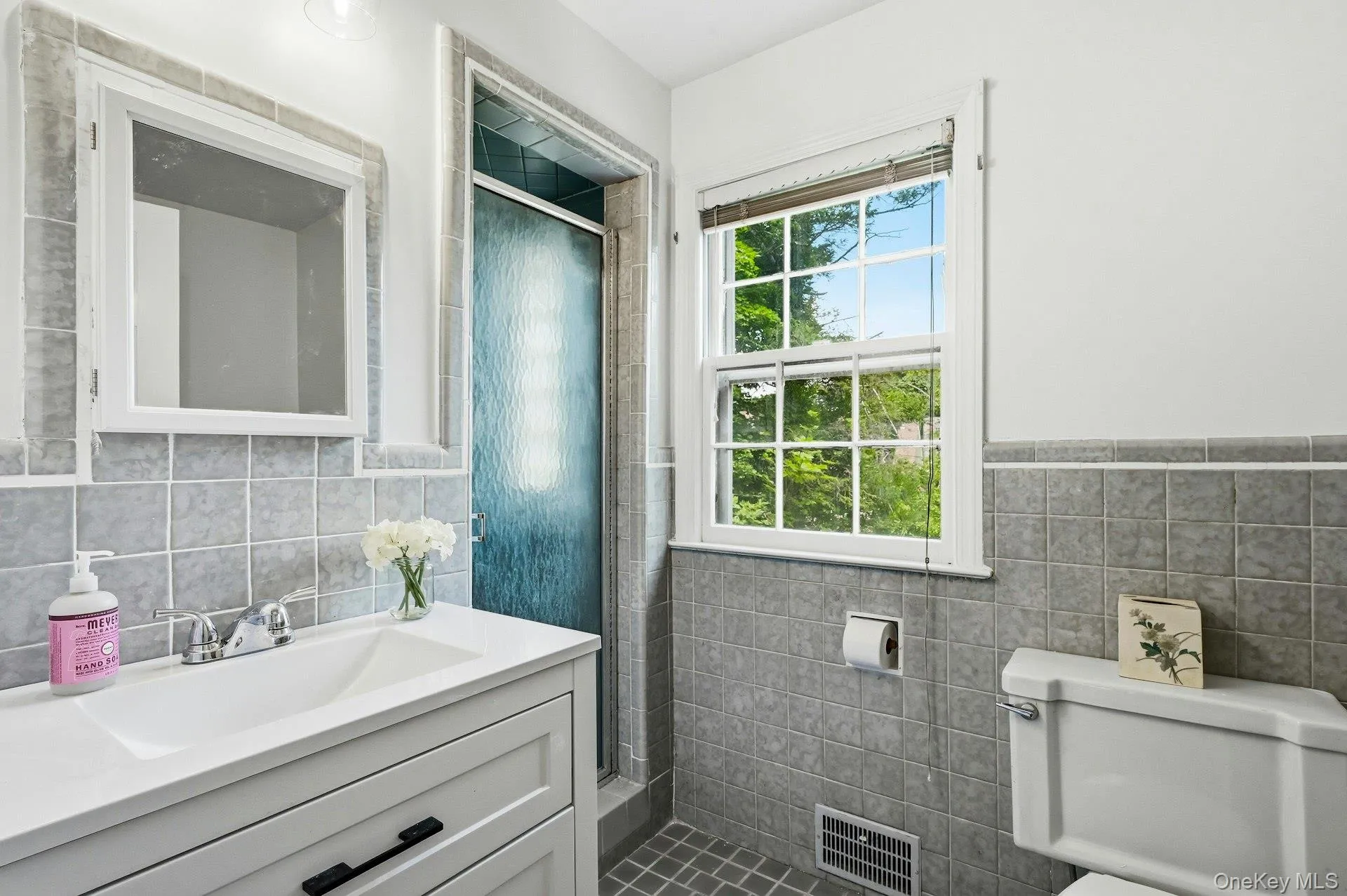 17 Monfort Road, North Hempstead, NY, 3 Bedrooms Bedrooms, 11 Rooms Rooms,2 BathroomsBathrooms,Residential,For Rent,Monfort,0,1020503 17 Monfort Road, North Hempstead, NY, 3 Bedrooms Bedrooms, 11 Rooms Rooms,2 BathroomsBathrooms,Residential,For Rent,Monfort,0,1020503