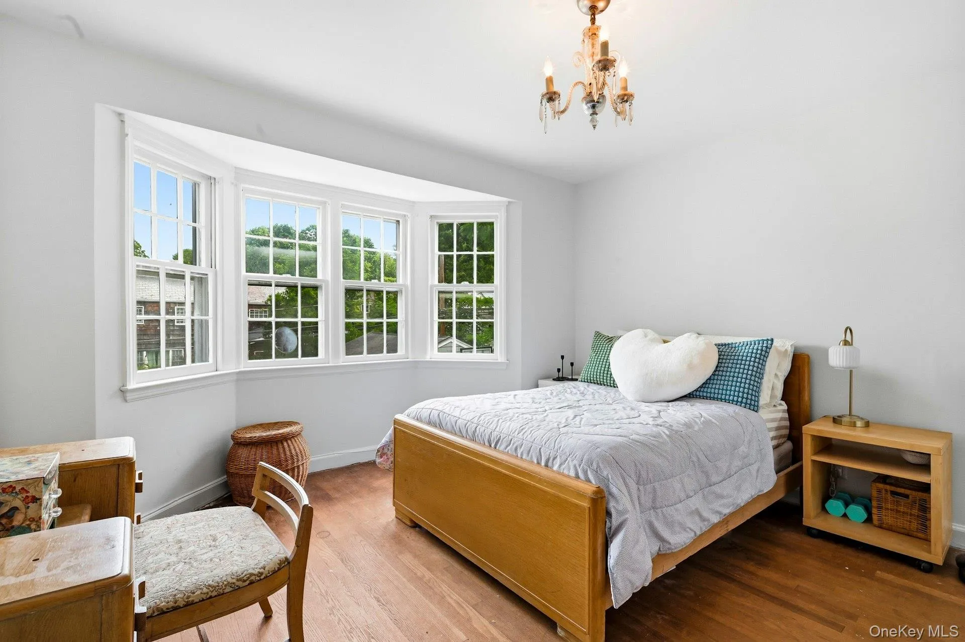 17 Monfort Road, North Hempstead, NY, 3 Bedrooms Bedrooms, 11 Rooms Rooms,2 BathroomsBathrooms,Residential,For Rent,Monfort,0,1020503 17 Monfort Road, North Hempstead, NY, 3 Bedrooms Bedrooms, 11 Rooms Rooms,2 BathroomsBathrooms,Residential,For Rent,Monfort,0,1020503