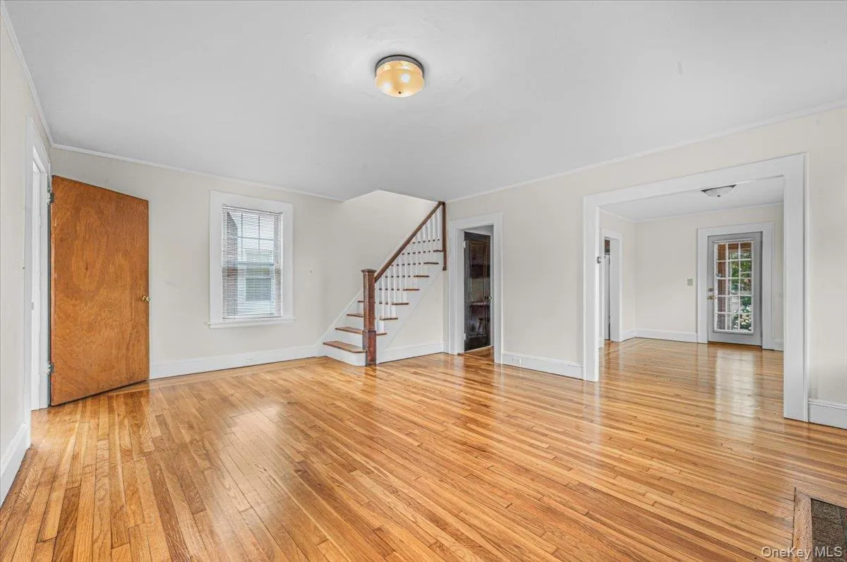 Spacious Living and Dining areas Spacious Living and Dining areas