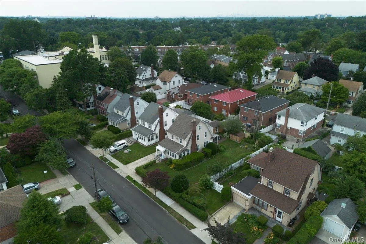 Established neighborhood with a mix of architectural styles, mature trees, and residential streets Established neighborhood with a mix of architectural styles, mature trees, and residential streets