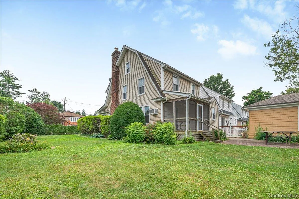 Well maintained landscaped backyard. Well maintained landscaped backyard.