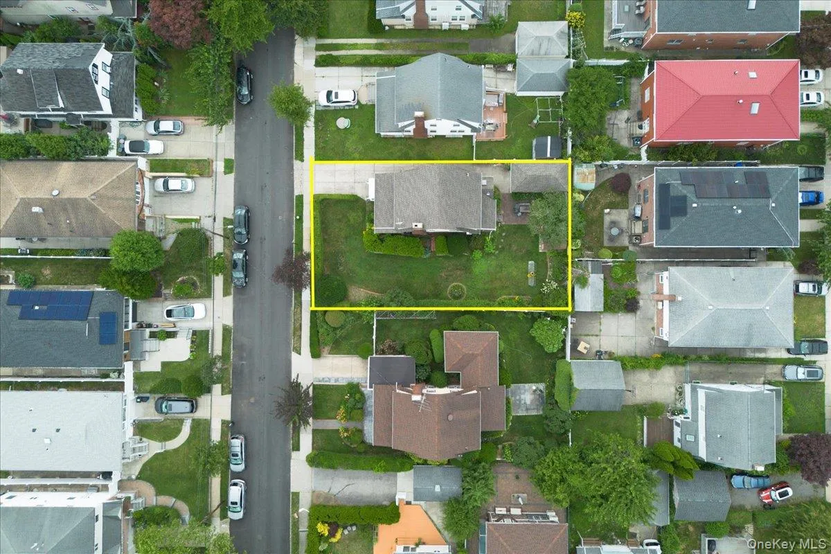 Expansive 60 x 100 lot featuring a single-family residence, mature trees, and a spacious green lawn Expansive 60 x 100 lot featuring a single-family residence, mature trees, and a spacious green lawn