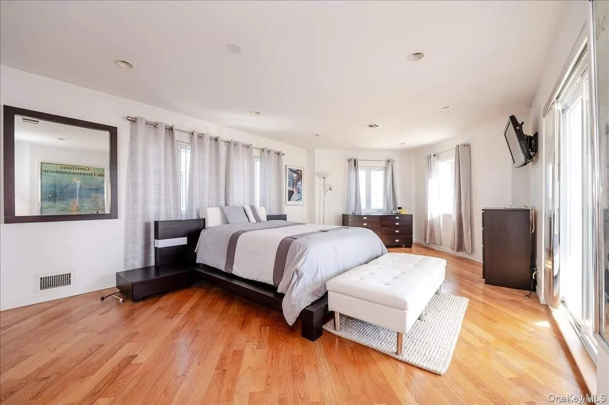 17 New York Avenue, Long Beach, NY, 3 Bedrooms Bedrooms, 9 Rooms Rooms,2 BathroomsBathrooms,Residential,For Rent,New York,0,1020507 17 New York Avenue, Long Beach, NY, 3 Bedrooms Bedrooms, 9 Rooms Rooms,2 BathroomsBathrooms,Residential,For Rent,New York,0,1020507
