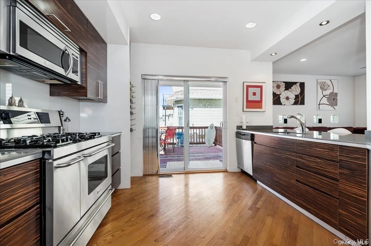 17 New York Avenue, Long Beach, NY, 3 Bedrooms Bedrooms, 9 Rooms Rooms,2 BathroomsBathrooms,Residential,For Rent,New York,0,1020507 17 New York Avenue, Long Beach, NY, 3 Bedrooms Bedrooms, 9 Rooms Rooms,2 BathroomsBathrooms,Residential,For Rent,New York,0,1020507
