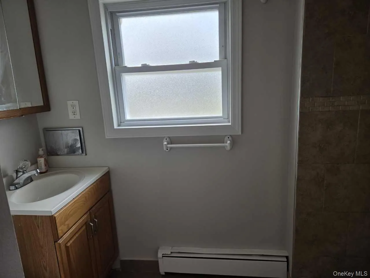 140 Forest Avenue, Hempstead, NY, 1 Bedroom Bedrooms, 3 Rooms Rooms,1 BathroomBathrooms,Residential Lease,For Rent,Forest,0,1020513 140 Forest Avenue, Hempstead, NY, 1 Bedroom Bedrooms, 3 Rooms Rooms,1 BathroomBathrooms,Residential Lease,For Rent,Forest,0,1020513