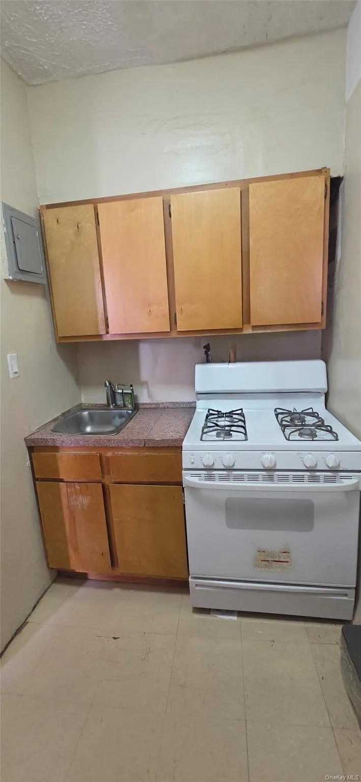 32-30 93 Street, New York, NY, 3 Rooms Rooms,1 BathroomBathrooms,Residential,For Rent,93,0,1020515 32-30 93 Street, New York, NY, 3 Rooms Rooms,1 BathroomBathrooms,Residential,For Rent,93,0,1020515