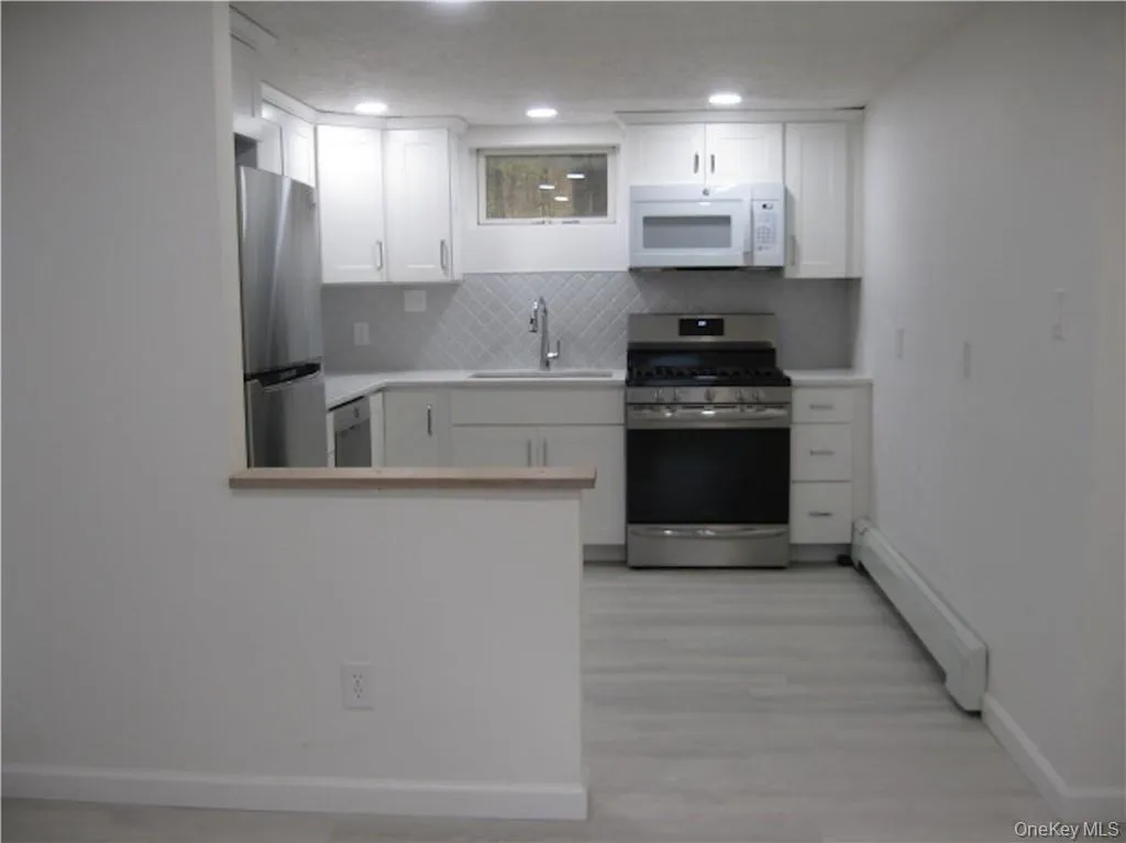 525 Lake Road, Pine Plains, NY, 1 Bedroom Bedrooms, 4 Rooms Rooms,1 BathroomBathrooms,Residential Lease,For Rent,Lake,0,1020518 525 Lake Road, Pine Plains, NY, 1 Bedroom Bedrooms, 4 Rooms Rooms,1 BathroomBathrooms,Residential Lease,For Rent,Lake,0,1020518