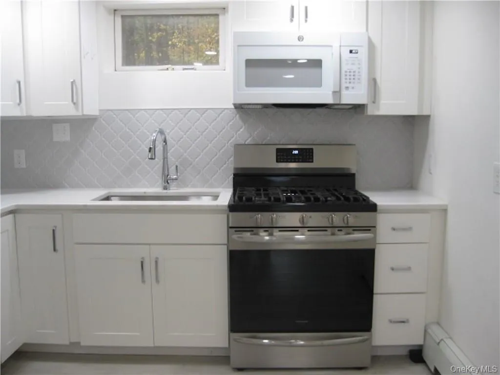 525 Lake Road, Pine Plains, NY, 1 Bedroom Bedrooms, 4 Rooms Rooms,1 BathroomBathrooms,Residential Lease,For Rent,Lake,0,1020518 525 Lake Road, Pine Plains, NY, 1 Bedroom Bedrooms, 4 Rooms Rooms,1 BathroomBathrooms,Residential Lease,For Rent,Lake,0,1020518