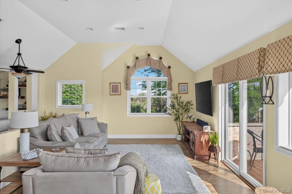 266 Clinton Avenue, Brookhaven, NY, 3 Bedrooms Bedrooms, 7 Rooms Rooms,2 BathroomsBathrooms,Residential,For Rent,Clinton,0,1020526 266 Clinton Avenue, Brookhaven, NY, 3 Bedrooms Bedrooms, 7 Rooms Rooms,2 BathroomsBathrooms,Residential,For Rent,Clinton,0,1020526
