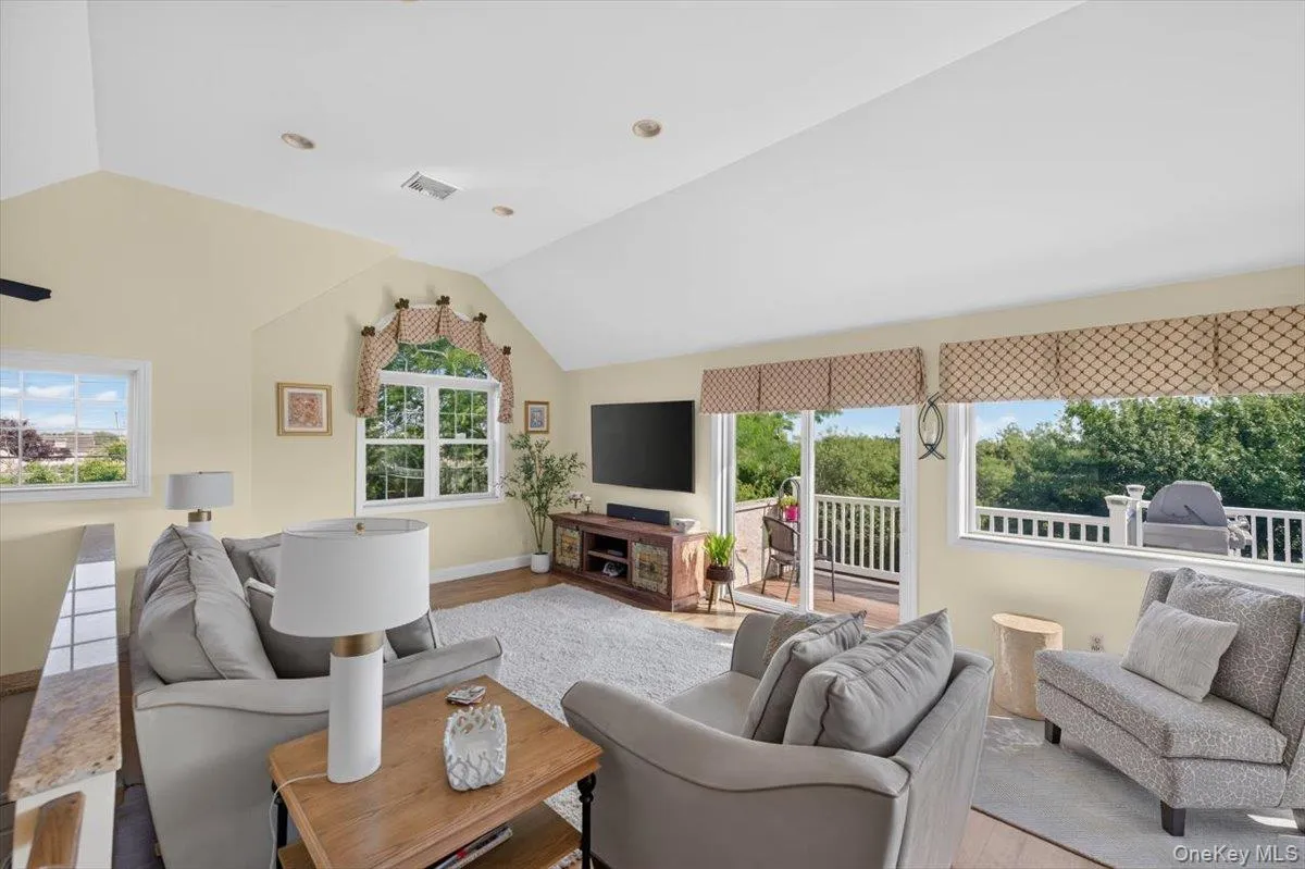 266 Clinton Avenue, Brookhaven, NY, 3 Bedrooms Bedrooms, 7 Rooms Rooms,2 BathroomsBathrooms,Residential,For Rent,Clinton,0,1020526 266 Clinton Avenue, Brookhaven, NY, 3 Bedrooms Bedrooms, 7 Rooms Rooms,2 BathroomsBathrooms,Residential,For Rent,Clinton,0,1020526