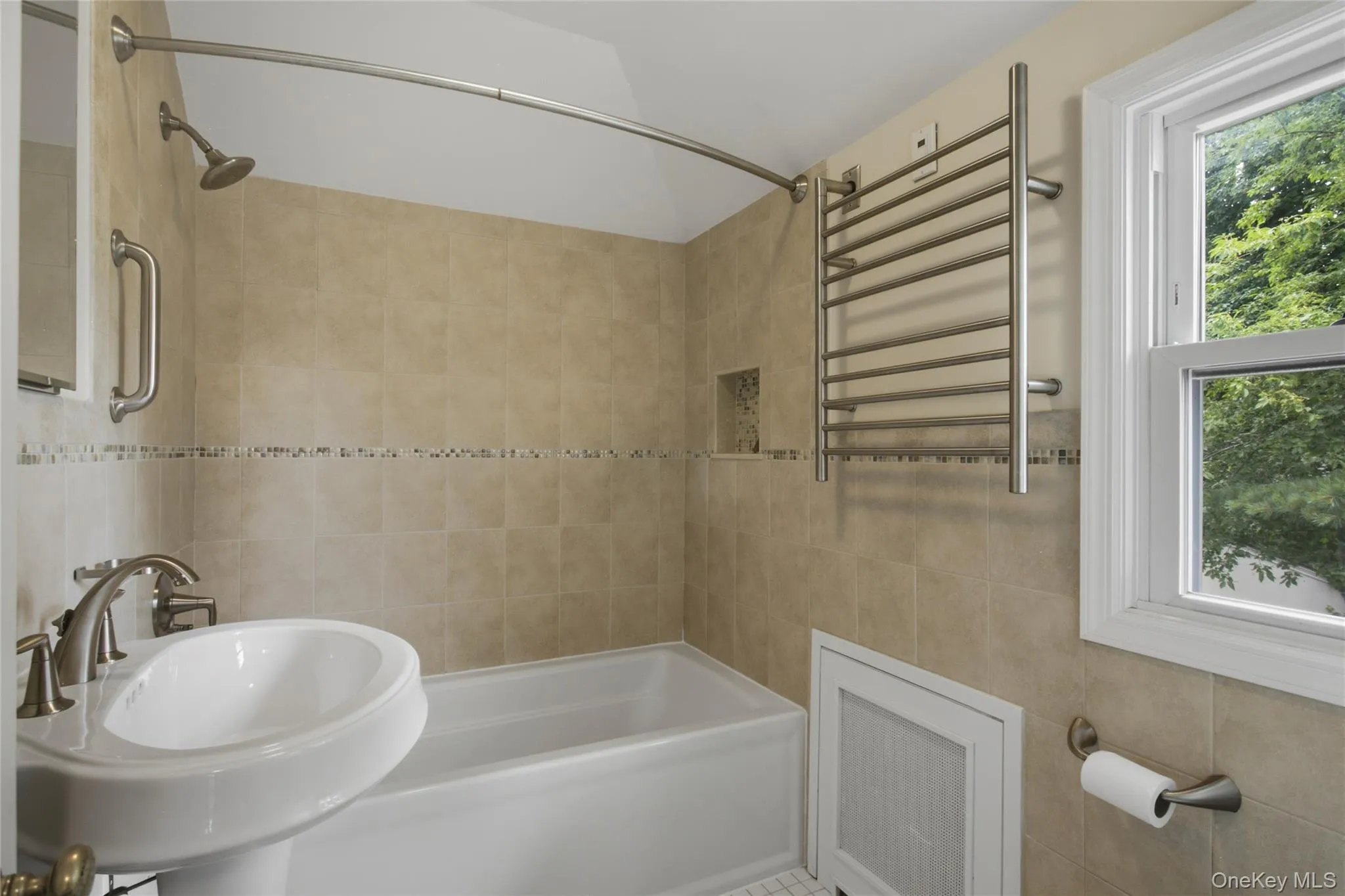 63 aka 61 Beechwood Terrace, Yonkers, NY, 3 Bedrooms Bedrooms, 7 Rooms Rooms,1 BathroomBathrooms,Residential,For Rent,Beechwood,0,1020528 63 aka 61 Beechwood Terrace, Yonkers, NY, 3 Bedrooms Bedrooms, 7 Rooms Rooms,1 BathroomBathrooms,Residential,For Rent,Beechwood,0,1020528