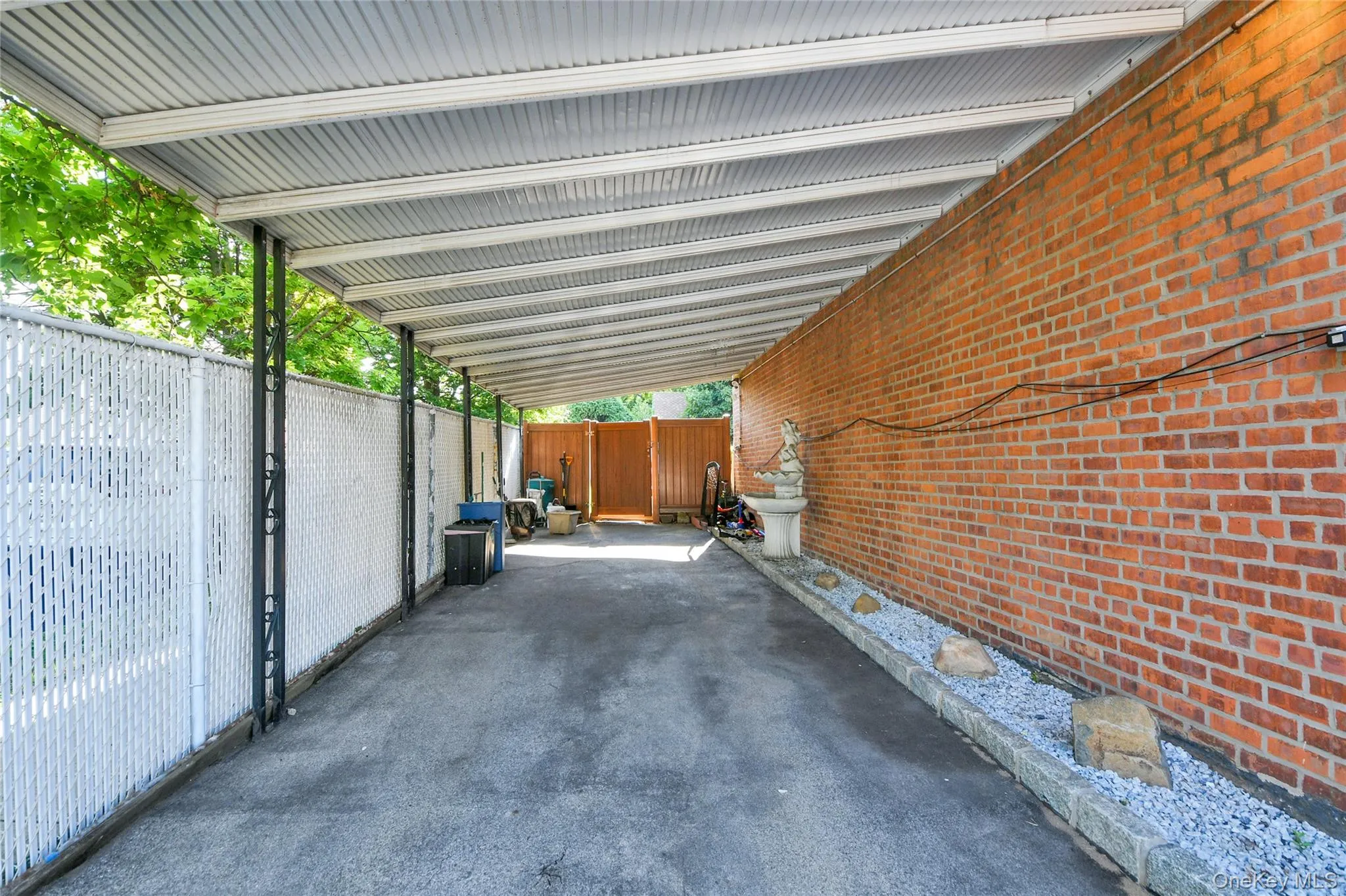 Parking SIDE HOUSE Parking SIDE HOUSE