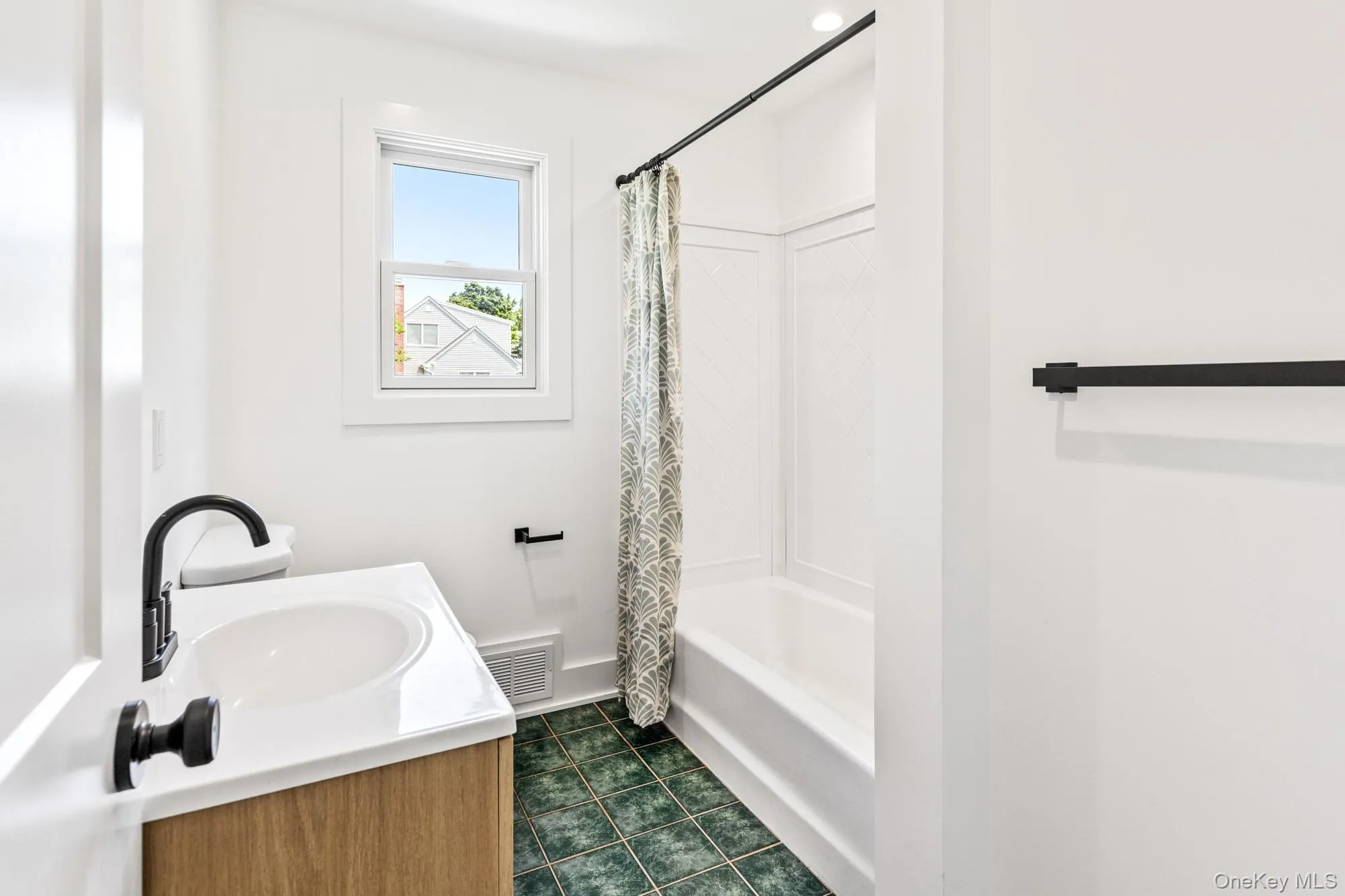90 Sunrise Avenue, Riverhead, NY, 4 Bedrooms Bedrooms, 3 Rooms Rooms,2 BathroomsBathrooms,Residential,For Rent,Sunrise,0,1020534 90 Sunrise Avenue, Riverhead, NY, 4 Bedrooms Bedrooms, 3 Rooms Rooms,2 BathroomsBathrooms,Residential,For Rent,Sunrise,0,1020534