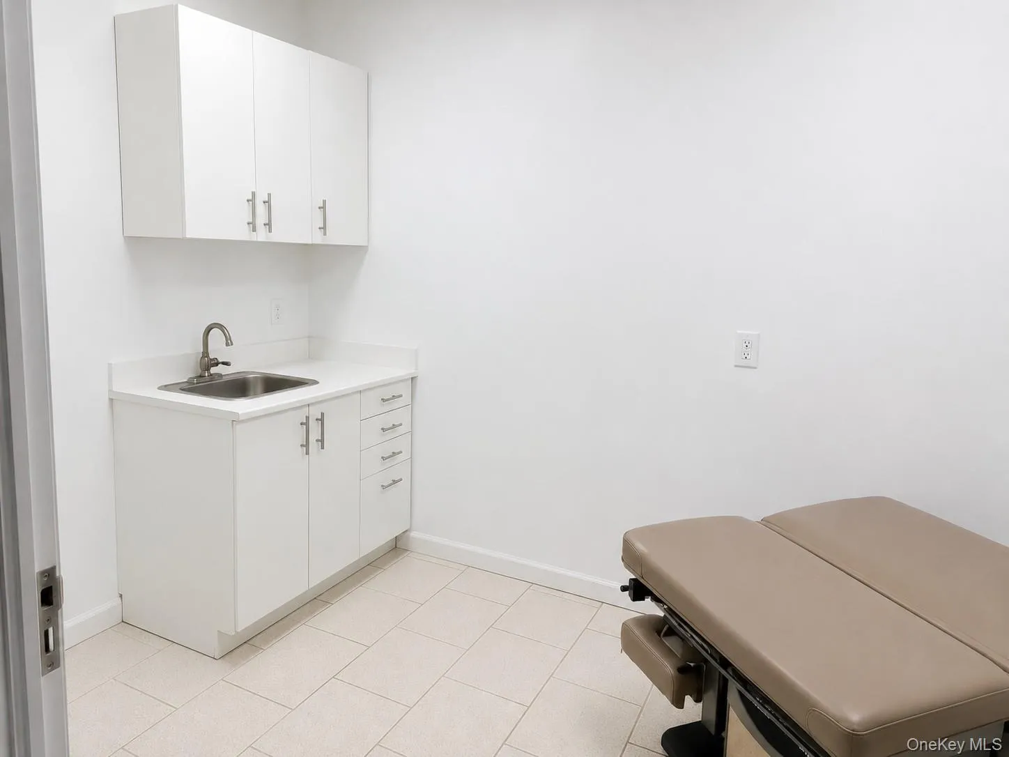 1 of 3 exam rooms. (2 rooms have a sink.) 1 of 3 exam rooms. (2 rooms have a sink.)