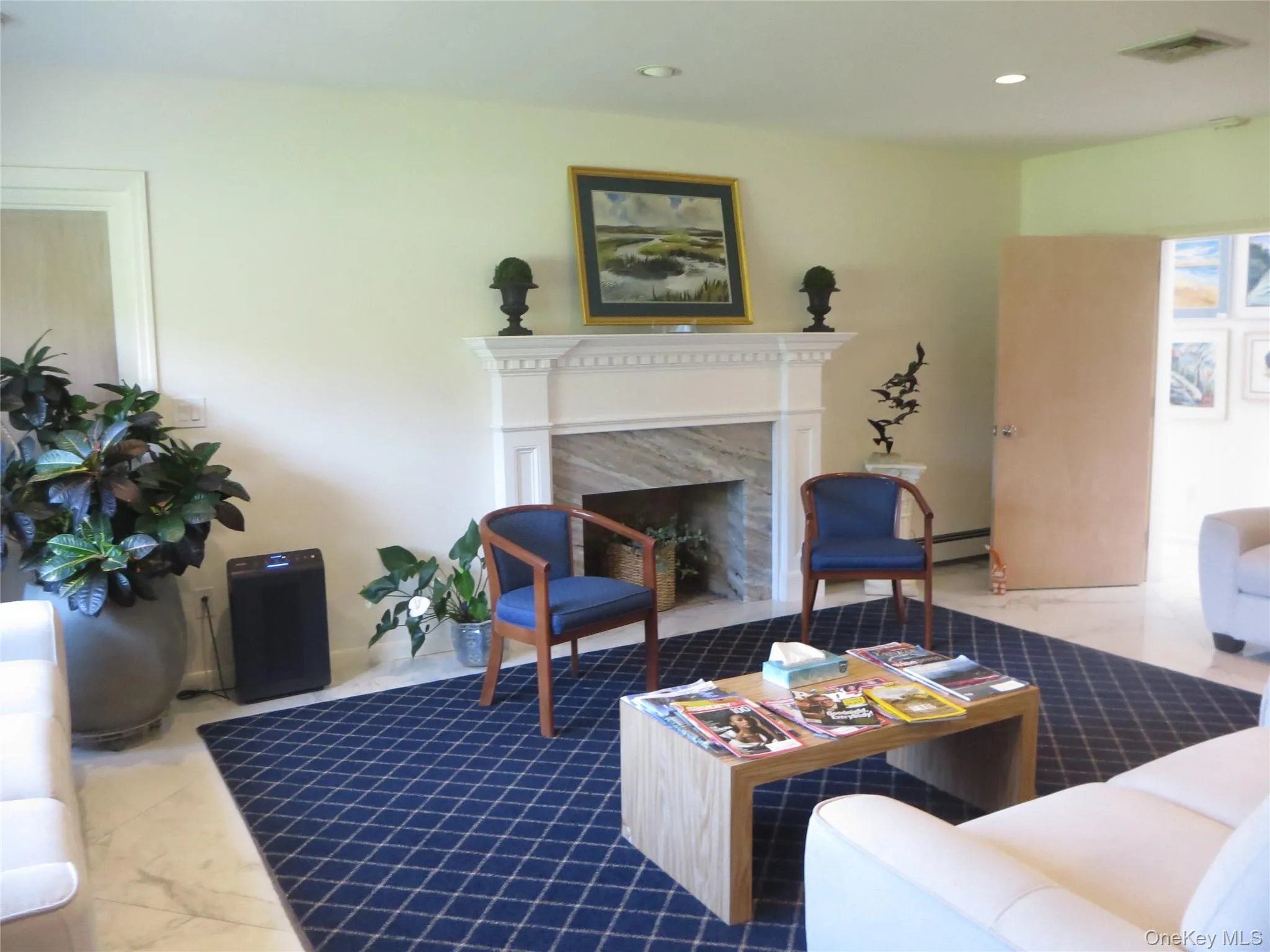 Plenty of comfortable seating in this impressive lobby. Plenty of comfortable seating in this impressive lobby.