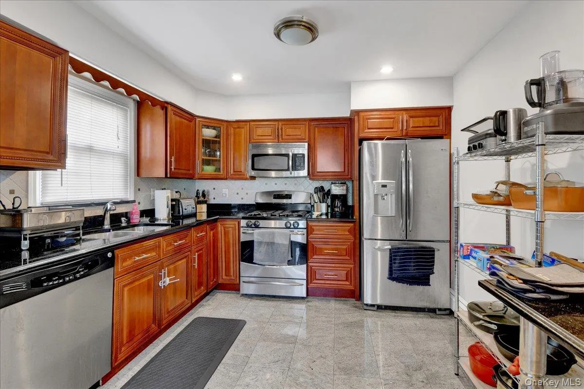19 Storey Lane, Yonkers, NY, 5 Bedrooms Bedrooms, 10 Rooms Rooms,3 BathroomsBathrooms,Residential,For Rent,Storey,0,1020543 19 Storey Lane, Yonkers, NY, 5 Bedrooms Bedrooms, 10 Rooms Rooms,3 BathroomsBathrooms,Residential,For Rent,Storey,0,1020543