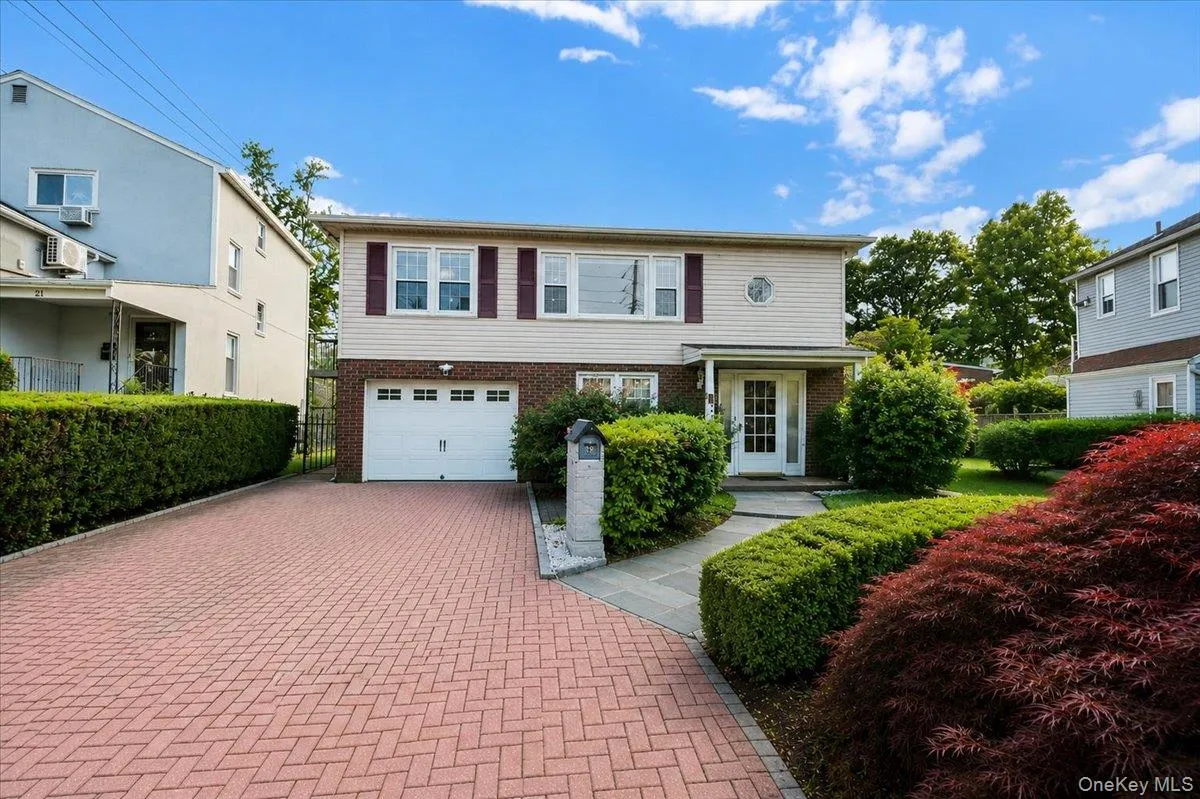 19 Storey Lane, Yonkers, NY, 5 Bedrooms Bedrooms, 10 Rooms Rooms,3 BathroomsBathrooms,Residential,For Rent,Storey,0,1020543 19 Storey Lane, Yonkers, NY, 5 Bedrooms Bedrooms, 10 Rooms Rooms,3 BathroomsBathrooms,Residential,For Rent,Storey,0,1020543