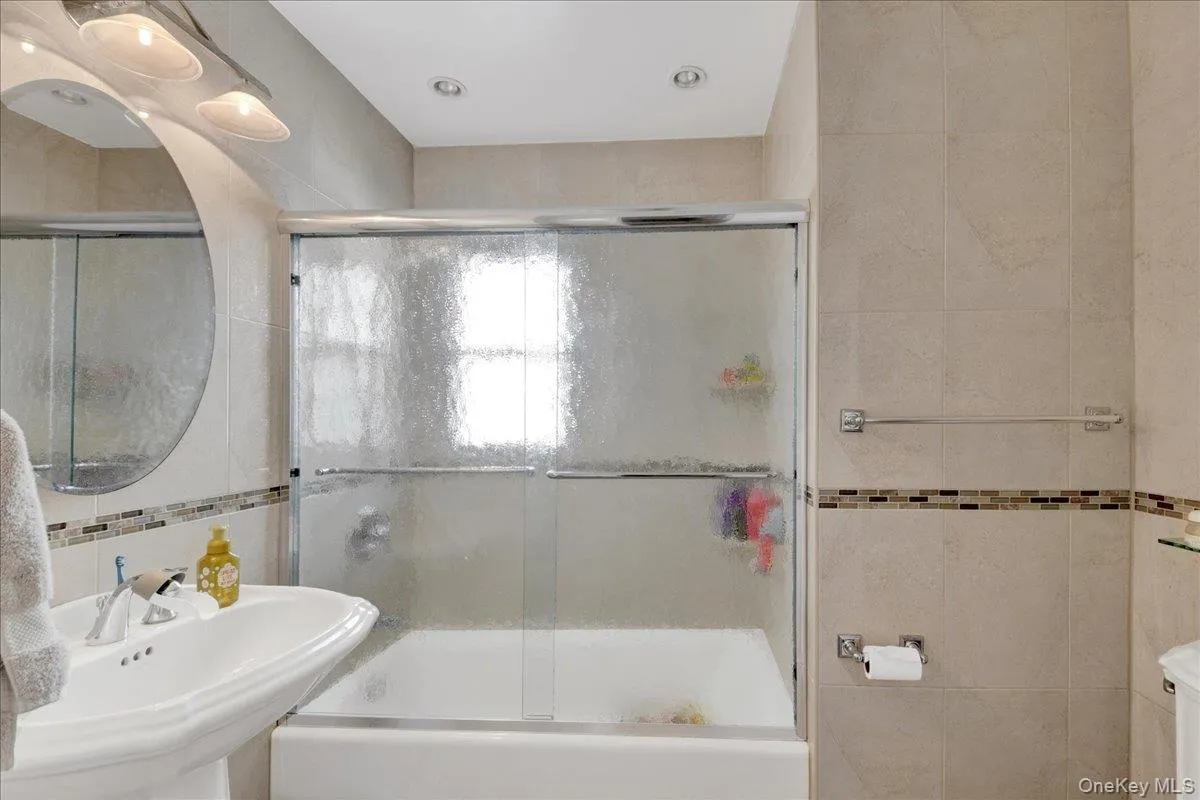 19 Storey Lane, Yonkers, NY, 5 Bedrooms Bedrooms, 10 Rooms Rooms,3 BathroomsBathrooms,Residential,For Rent,Storey,0,1020543 19 Storey Lane, Yonkers, NY, 5 Bedrooms Bedrooms, 10 Rooms Rooms,3 BathroomsBathrooms,Residential,For Rent,Storey,0,1020543