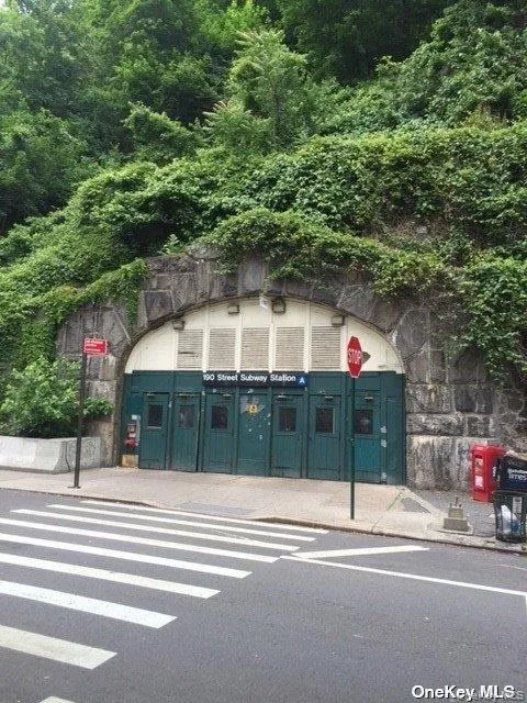 SUBWAY ENTRANCE ON Bennett SUBWAY ENTRANCE ON Bennett