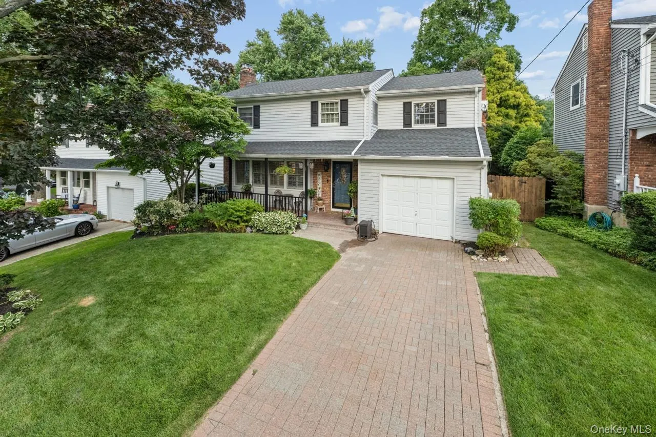 3 Stimson Place, Huntington, NY, 4 Bedrooms Bedrooms, 8 Rooms Rooms,2 BathroomsBathrooms,Residential,For Rent,Stimson,0,1020552 3 Stimson Place, Huntington, NY, 4 Bedrooms Bedrooms, 8 Rooms Rooms,2 BathroomsBathrooms,Residential,For Rent,Stimson,0,1020552