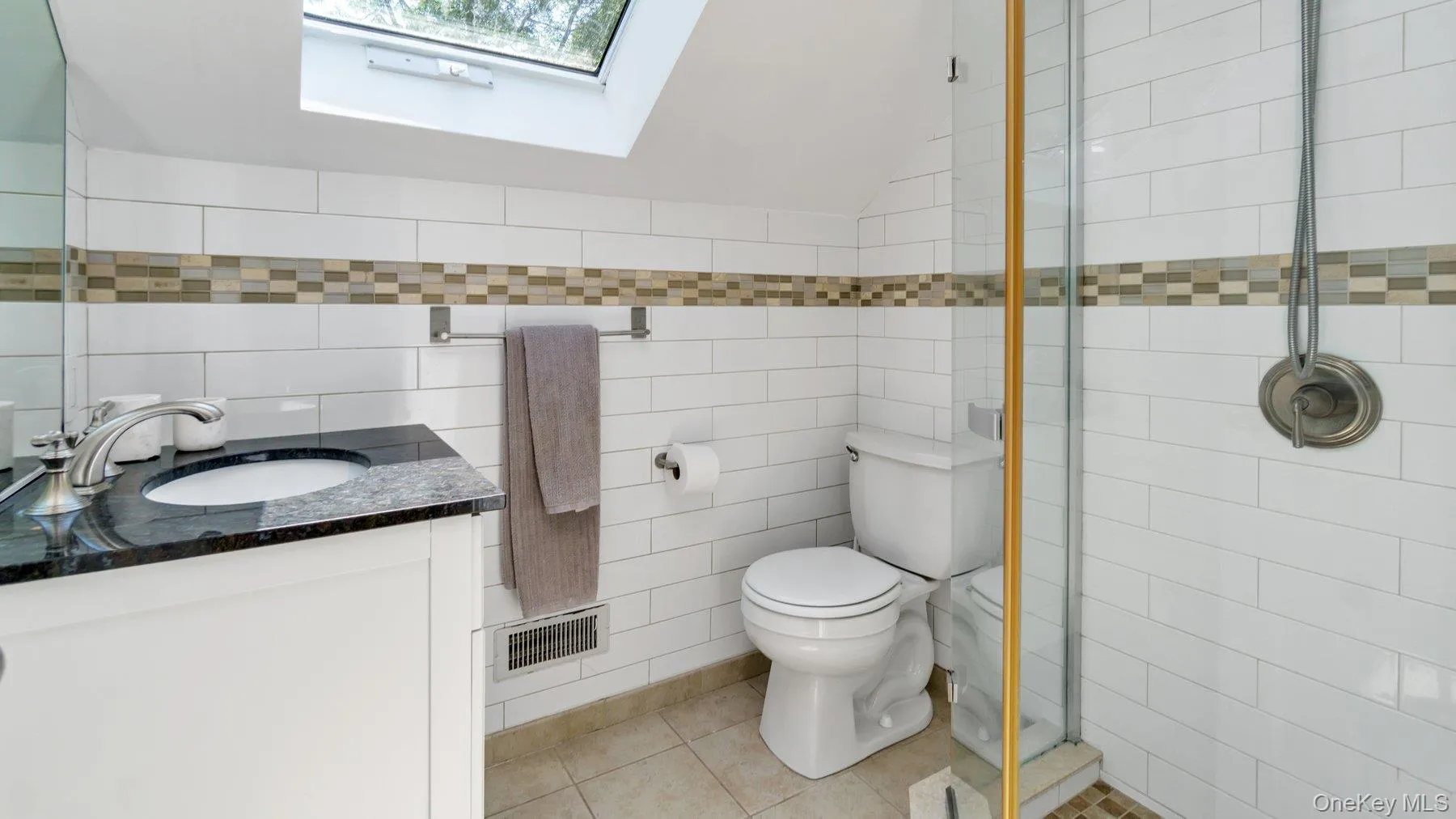 18 Bay View Road, Southampton, NY, 3 Bedrooms Bedrooms, 13 Rooms Rooms,3 BathroomsBathrooms,Residential Lease,For Rent,Bay View,0,1020555 18 Bay View Road, Southampton, NY, 3 Bedrooms Bedrooms, 13 Rooms Rooms,3 BathroomsBathrooms,Residential Lease,For Rent,Bay View,0,1020555