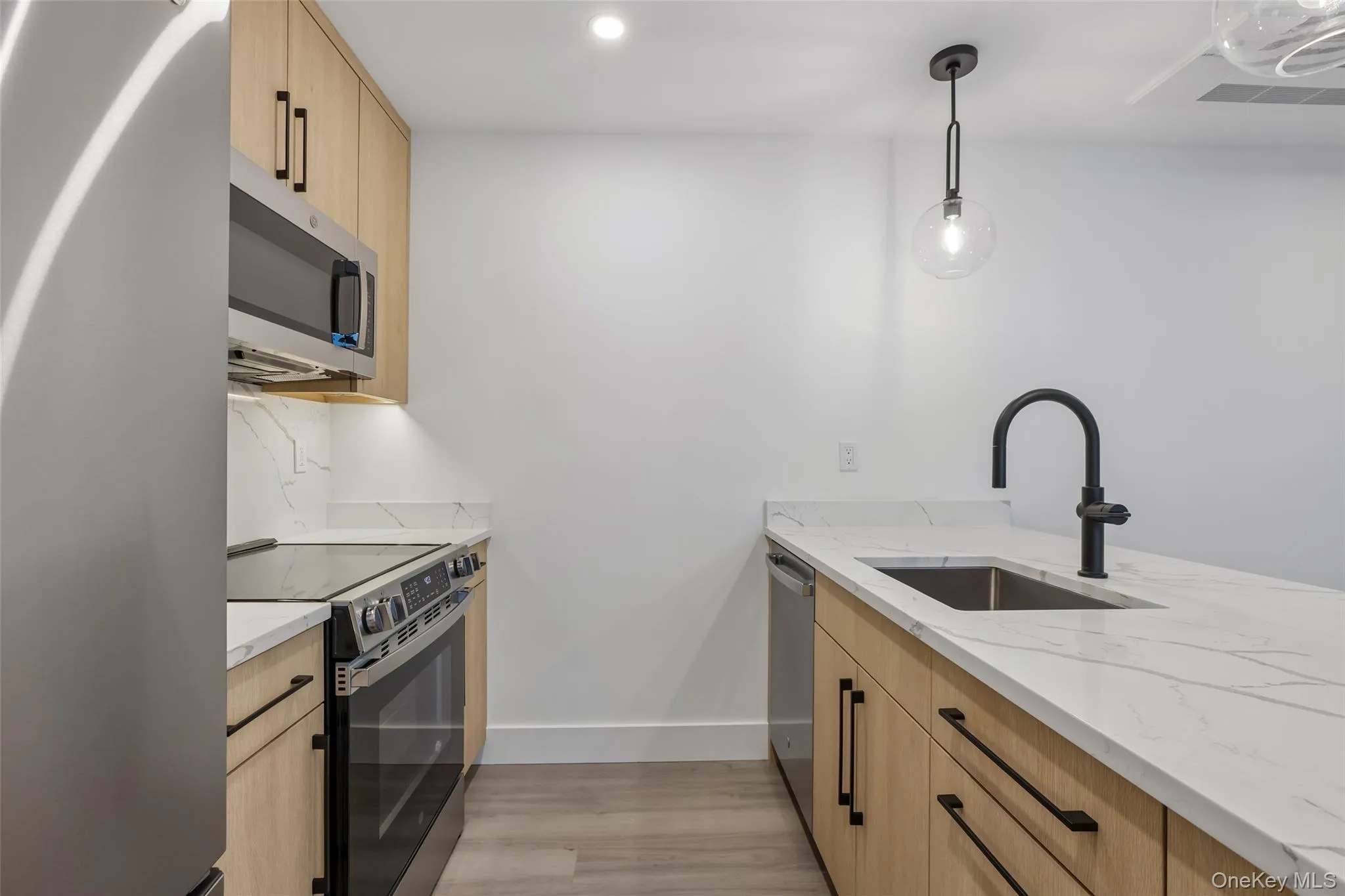 325 Manville Road, Mount Pleasant, NY, 2 Bedrooms Bedrooms, 5 Rooms Rooms,2 BathroomsBathrooms,Residential Lease,For Rent,Manville,0,1020556 325 Manville Road, Mount Pleasant, NY, 2 Bedrooms Bedrooms, 5 Rooms Rooms,2 BathroomsBathrooms,Residential Lease,For Rent,Manville,0,1020556
