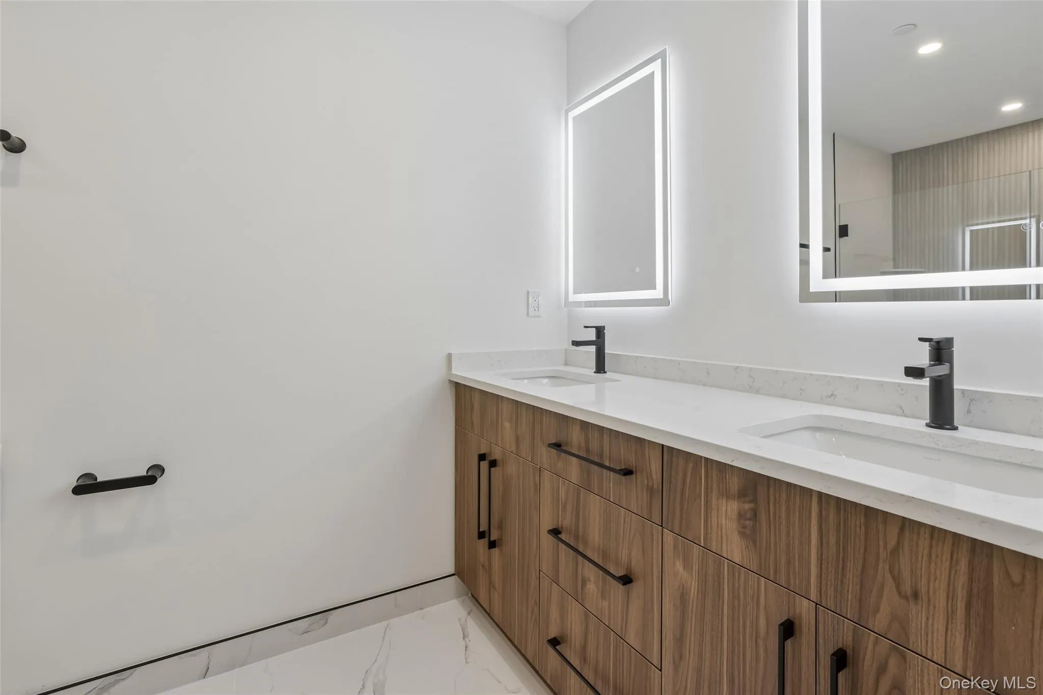325 Manville Road, Mount Pleasant, NY, 2 Bedrooms Bedrooms, 5 Rooms Rooms,2 BathroomsBathrooms,Residential Lease,For Rent,Manville,0,1020556 325 Manville Road, Mount Pleasant, NY, 2 Bedrooms Bedrooms, 5 Rooms Rooms,2 BathroomsBathrooms,Residential Lease,For Rent,Manville,0,1020556