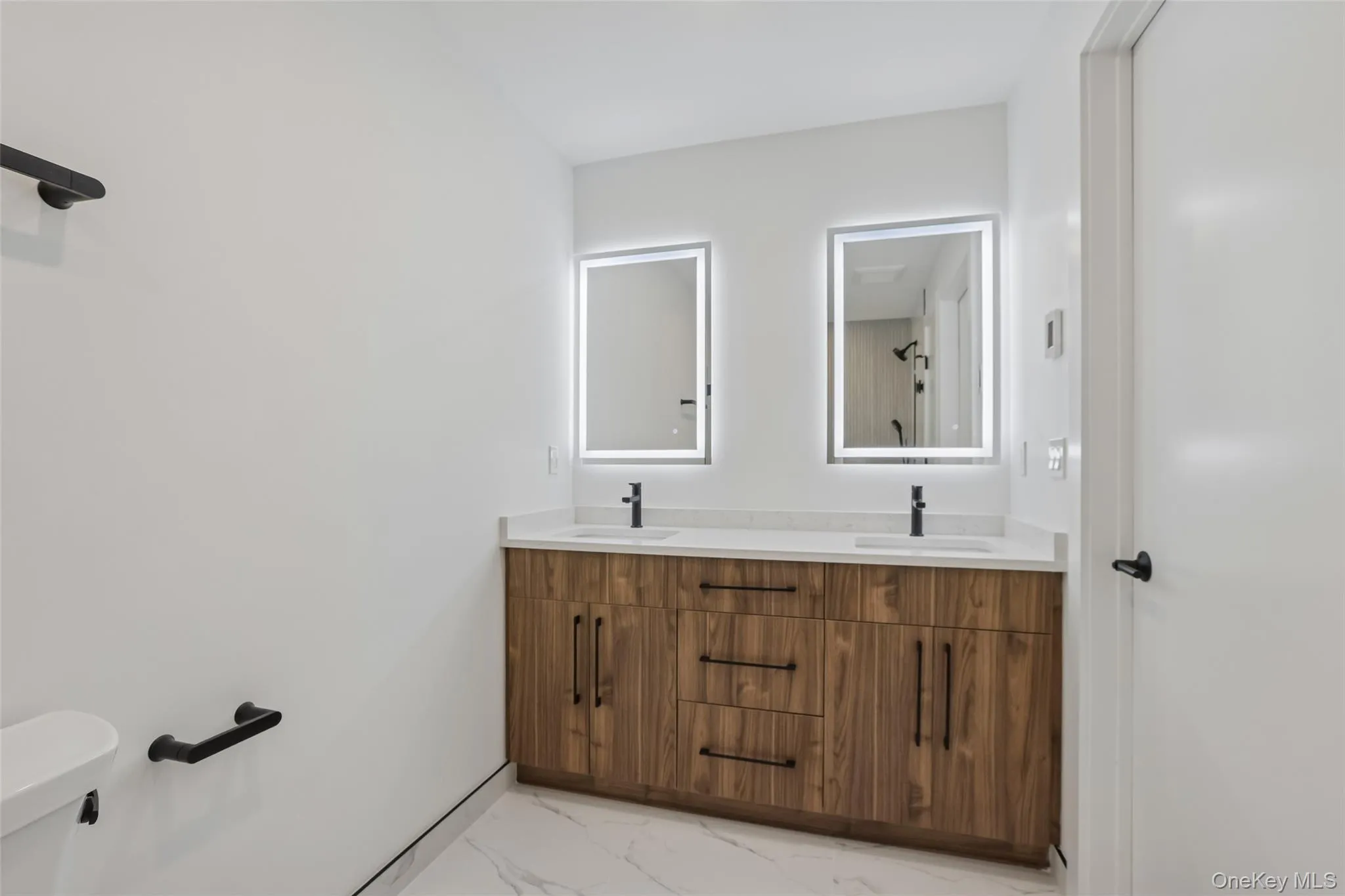 325 Manville Road, Mount Pleasant, NY, 2 Bedrooms Bedrooms, 5 Rooms Rooms,2 BathroomsBathrooms,Residential Lease,For Rent,Manville,0,1020556 325 Manville Road, Mount Pleasant, NY, 2 Bedrooms Bedrooms, 5 Rooms Rooms,2 BathroomsBathrooms,Residential Lease,For Rent,Manville,0,1020556