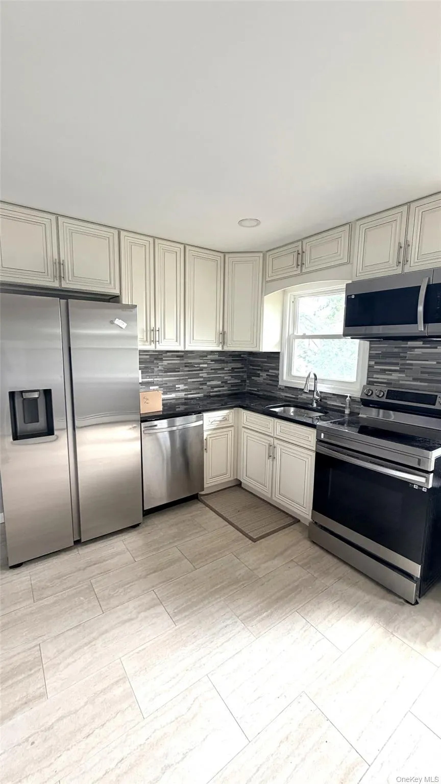 200 Hicksville Road, Oyster Bay, NY, 2 Bedrooms Bedrooms, 5 Rooms Rooms,1 BathroomBathrooms,Residential Lease,For Rent,Hicksville,0,1020565 200 Hicksville Road, Oyster Bay, NY, 2 Bedrooms Bedrooms, 5 Rooms Rooms,1 BathroomBathrooms,Residential Lease,For Rent,Hicksville,0,1020565