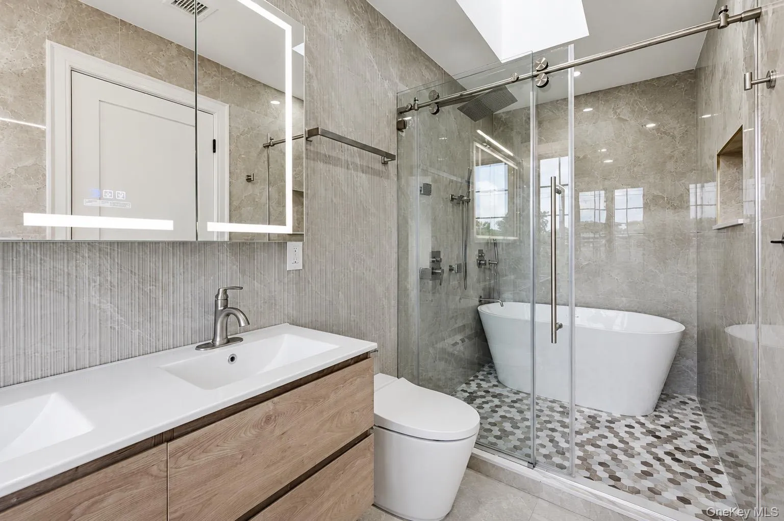 37 Beverly Drive, North Hempstead, NY, 4 Bedrooms Bedrooms, 9 Rooms Rooms,4 BathroomsBathrooms,Residential,For Rent,Beverly,0,1020578 37 Beverly Drive, North Hempstead, NY, 4 Bedrooms Bedrooms, 9 Rooms Rooms,4 BathroomsBathrooms,Residential,For Rent,Beverly,0,1020578